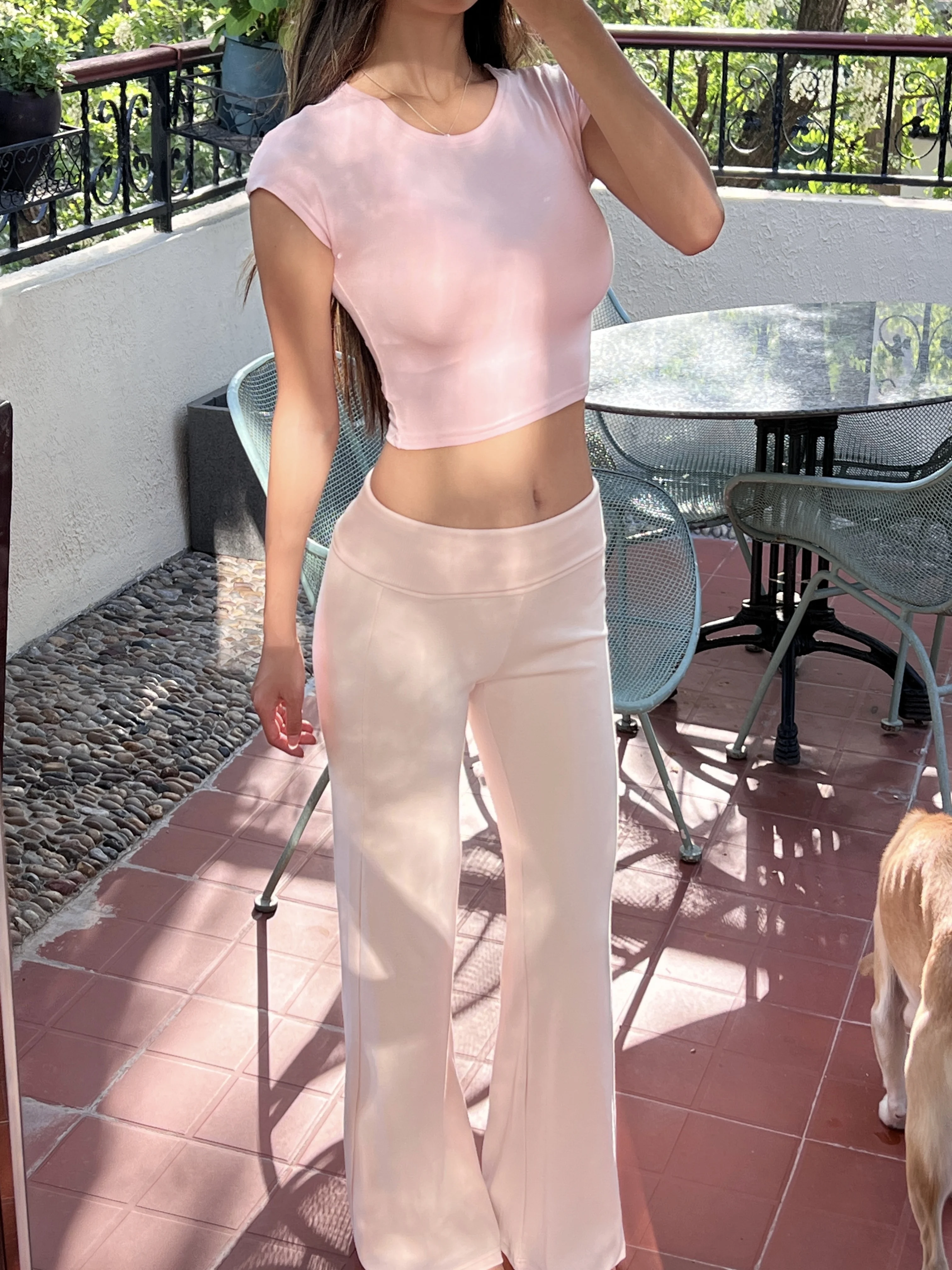 المرأة ضيق المحملة قصيرة الأكمام س الرقبة التي شيرت الأعلى