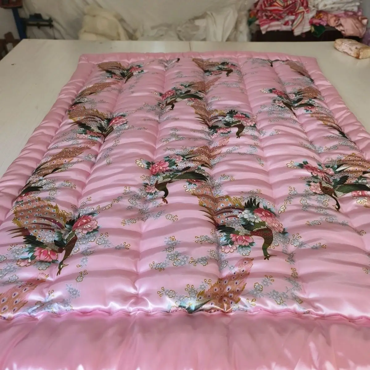 

No cotton filling Glossy satin silk cover with single-sided zipper Ice cool floral print bedspread home bedding
