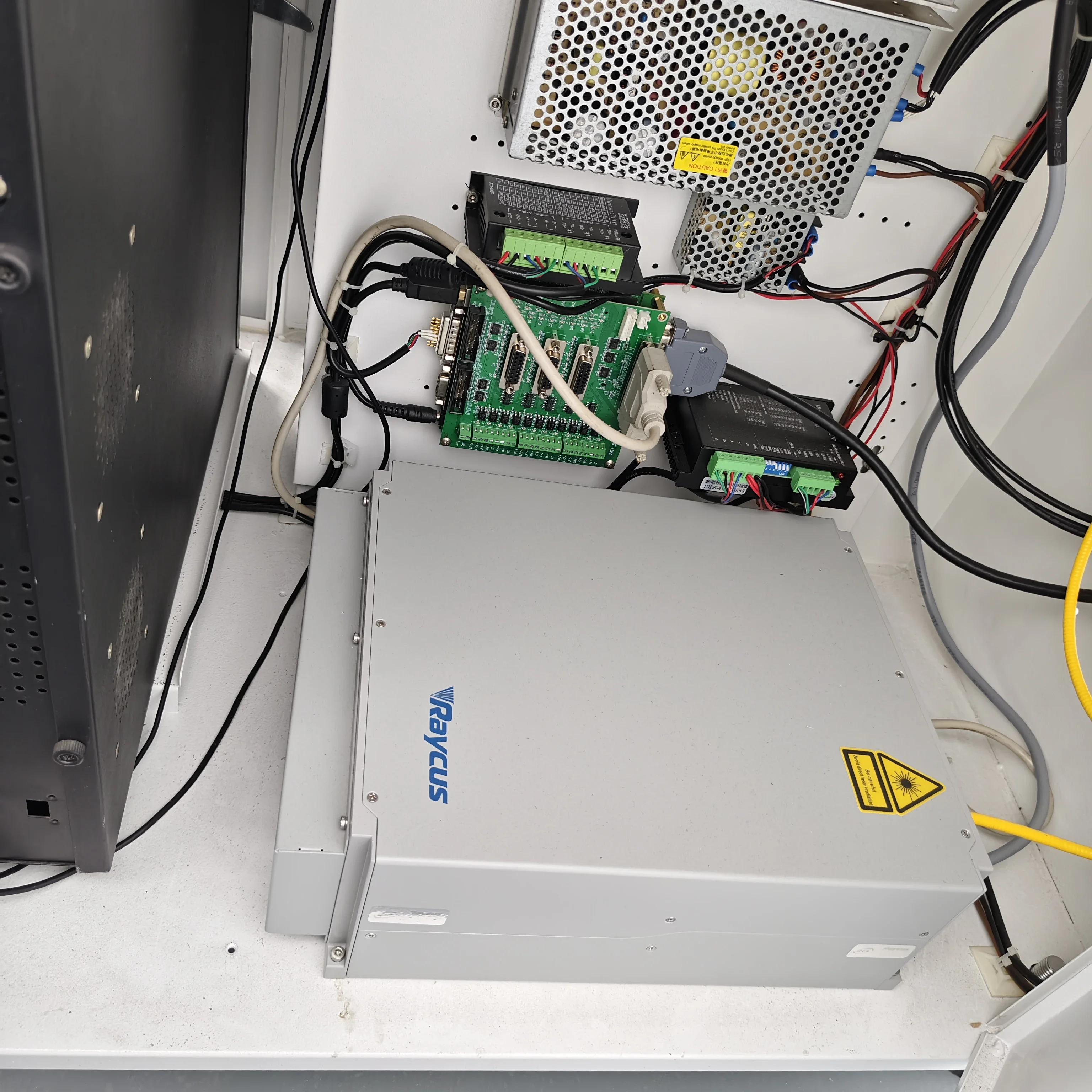 Raycus Fiber Laser Source Module Generator High-Precision High Stability Industrial Laser Generator for CNC Marking and Cutting