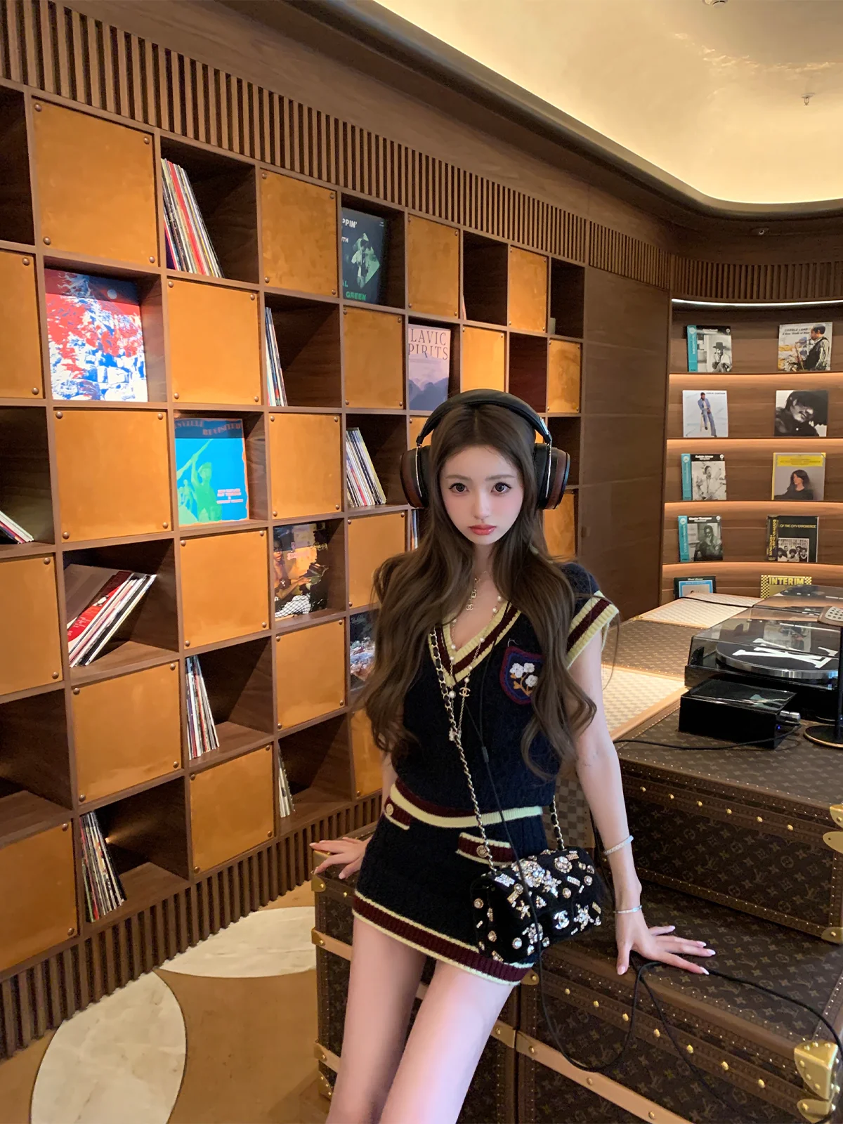 

Lanlan's Wardrobe Berlin Diary Chane26cGD College Sle Embroidered Knitted Tee Piece Set Women's Faion Ensemble V Ne ...