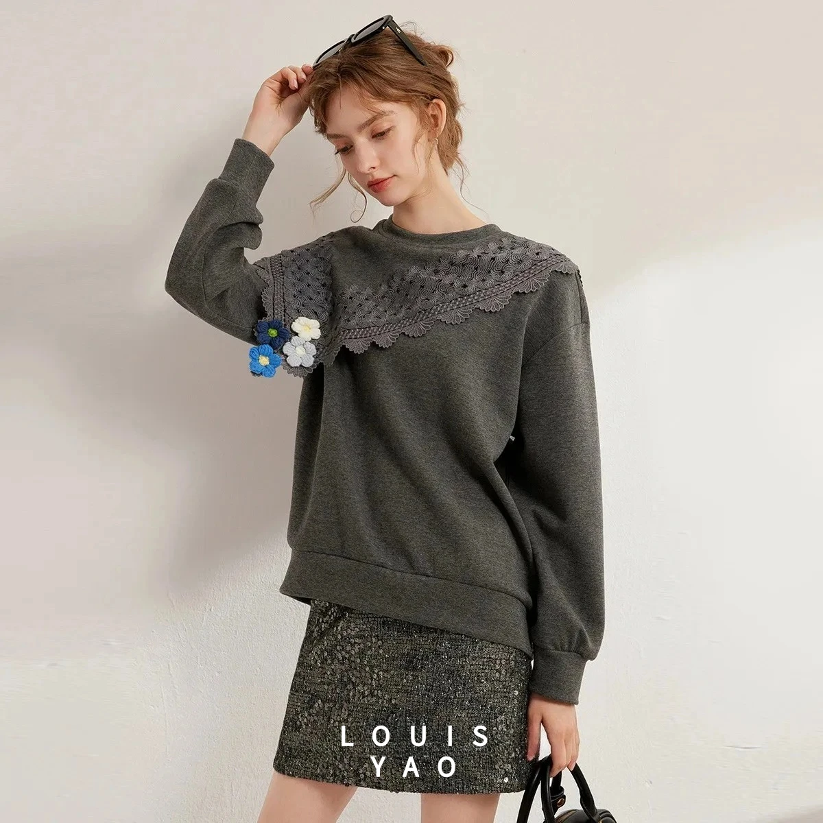 

Женский асимметричный свитшот LOUISYAO с кружевным цветочным узором, весна-осень 2025, с круглым вырезом, свободный крой, длинный рукав, пуловер