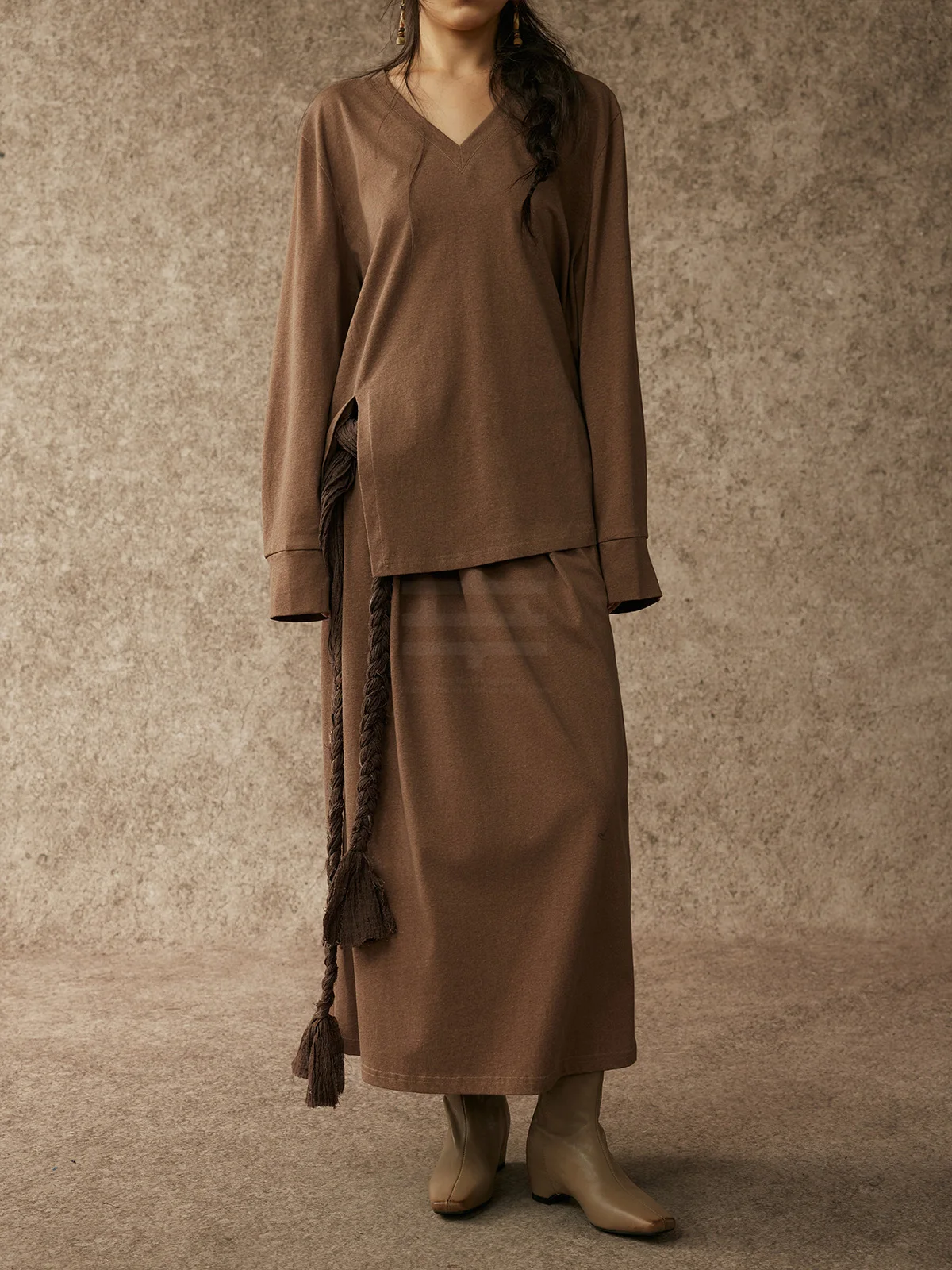 

Юбка Alpa Lew Wooden n Skirt: осенняя, мягкая, легкая, с текстурой, плиссированная, из хлопка, прямого кроя, приталенная, весна 2026