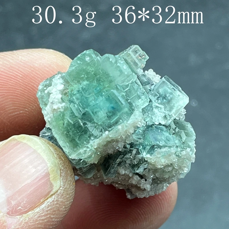 100% natural Xianghualing vitreous green fluorite crystal mineral specimen