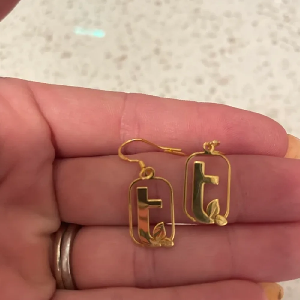 Personalizza orecchini personalizzati, accessori in acciaio inossidabile, loghi, gioielli e regali per la casa utilizzando le immagini