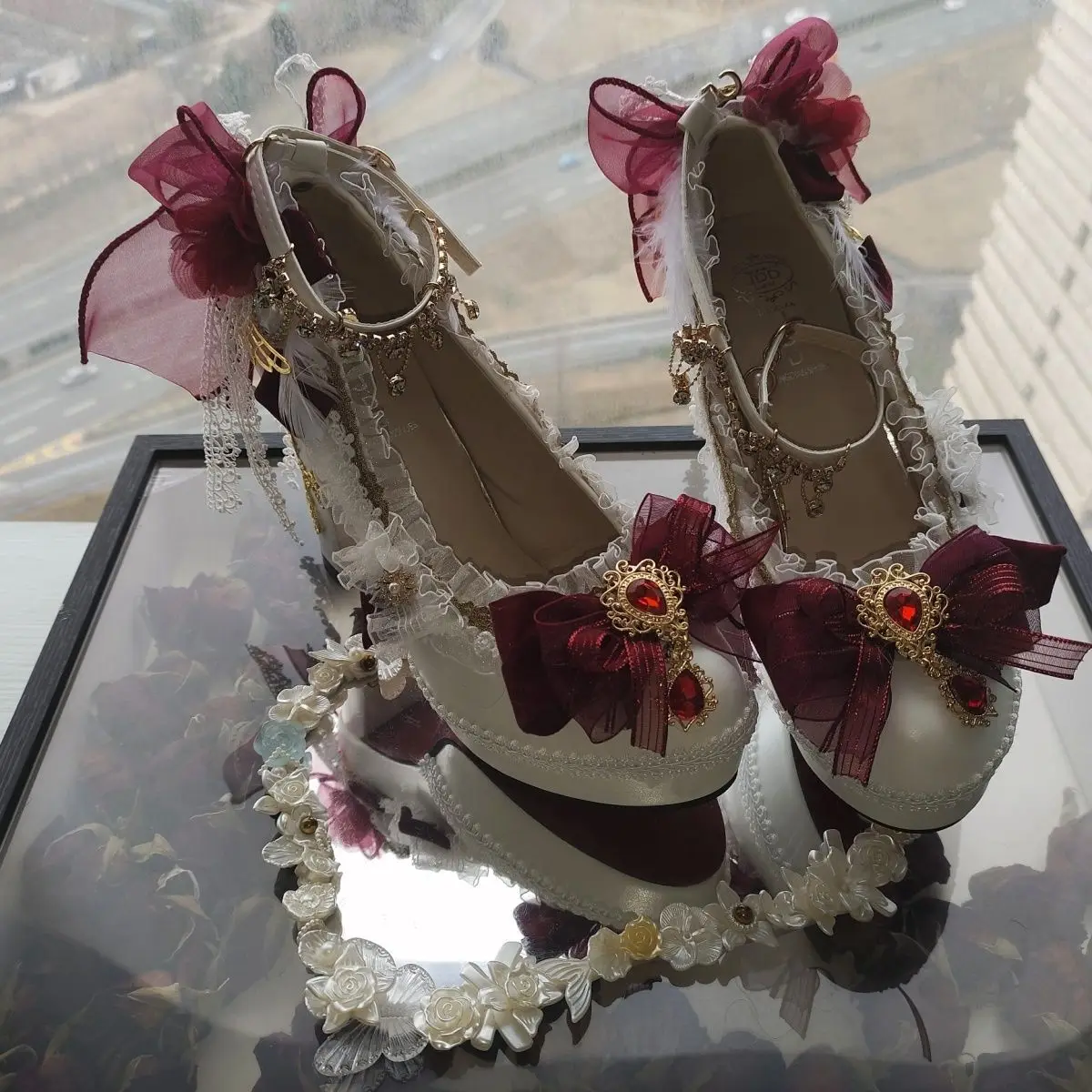 Chaussures de mariage Lolita pour femmes, talons hauts faits à la main, couleur contrastée rouge, fleur