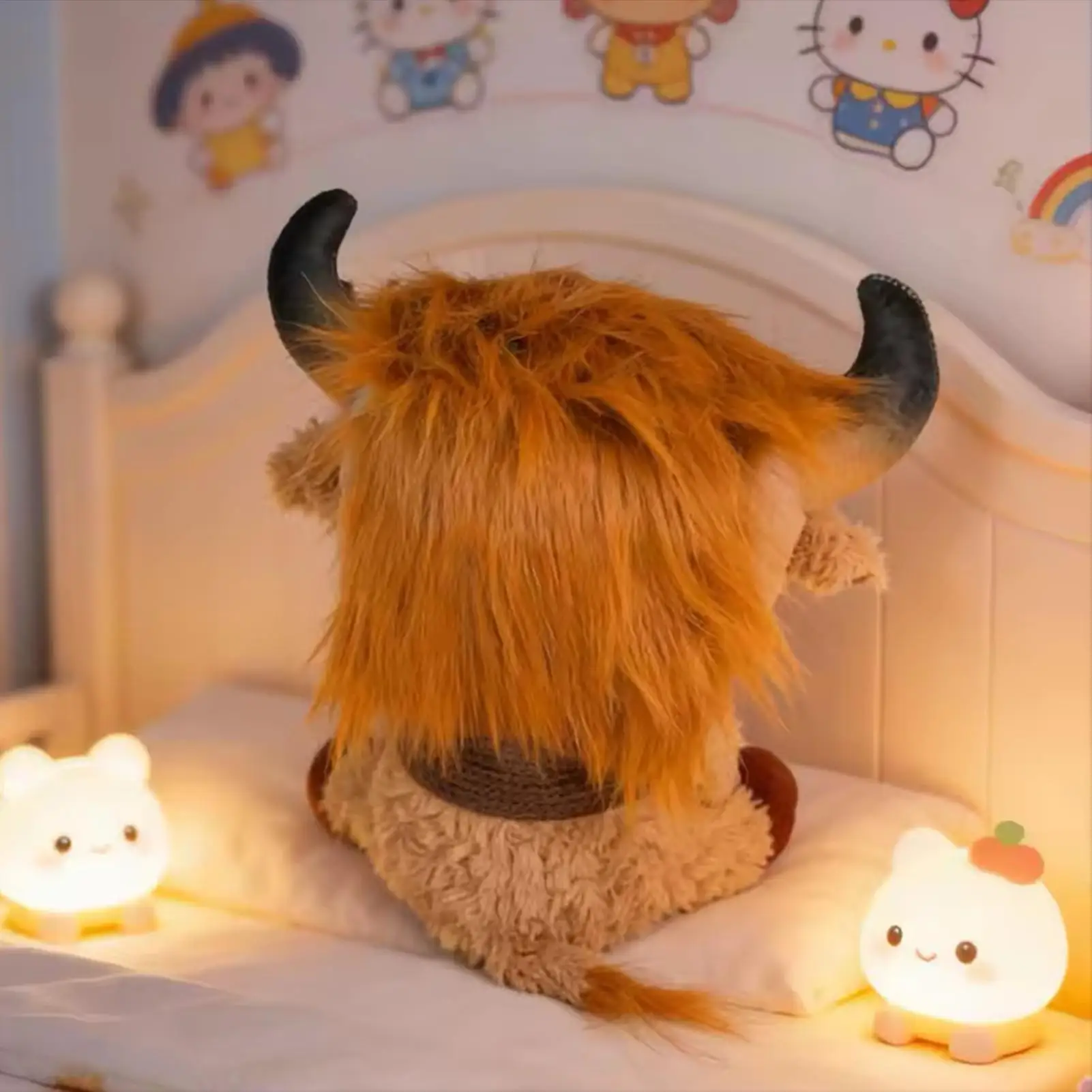 ตุ๊กตาวัวนุ่มนิ่ม หมอนอิงอารมณ์ดี พร้อมผ้าพันคอและผมปรับได้ ตุ๊กตาวัวขนนุ่มสำหรับเด็ก ของขวัญวันเกิด