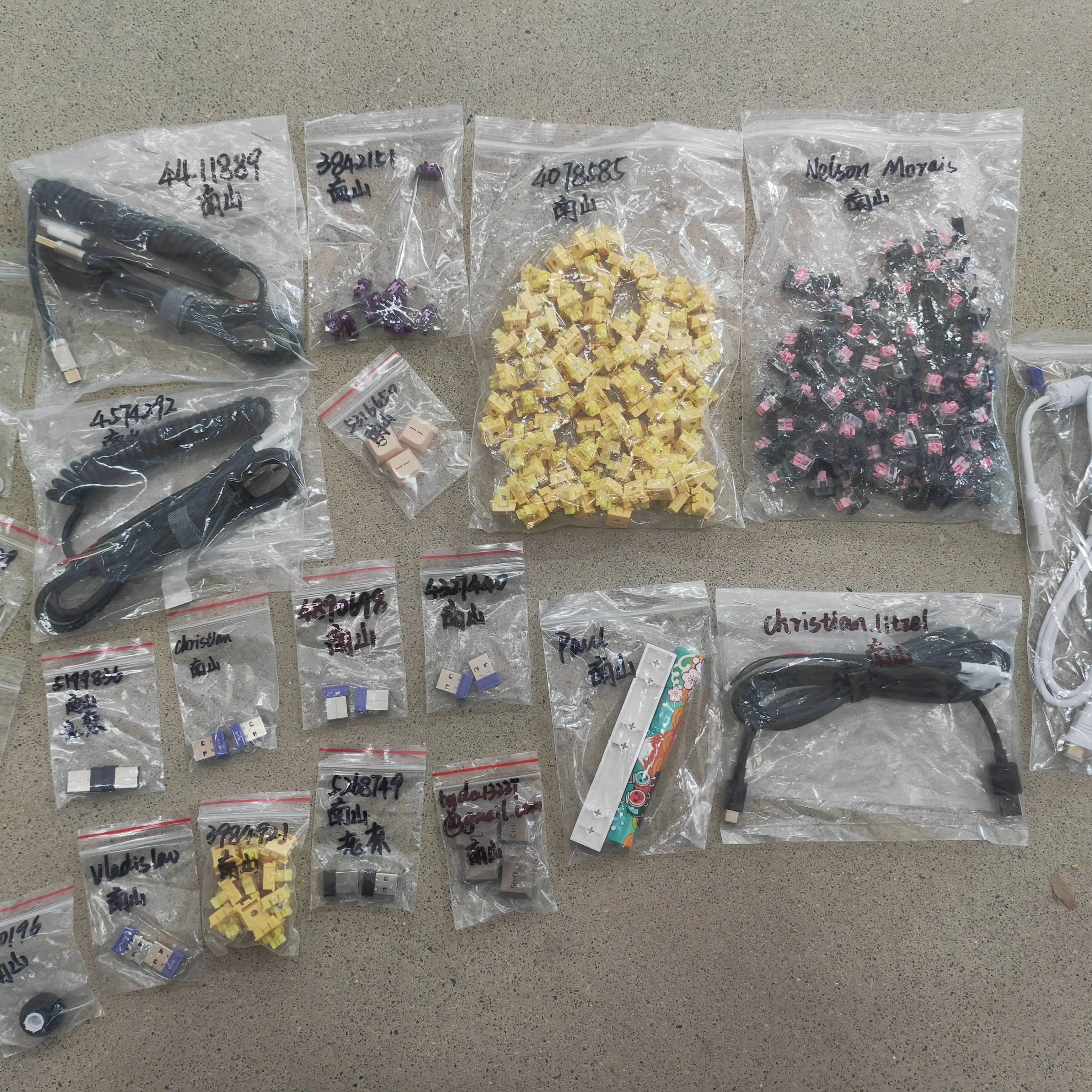 ضمان مجاني لملحقات لوحة المفاتيح خلال سنة واحدة، بما في ذلك لوحات/مفاتيح PCBA وغيرها من أجزاء لوحة المفاتيح #1