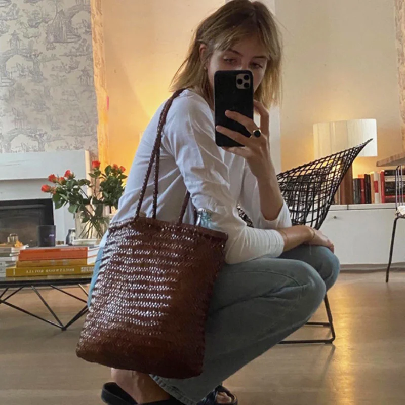 

Japanese top layer cowhide hand woven shoulder bag retro leather bucket Single vegetable basket female