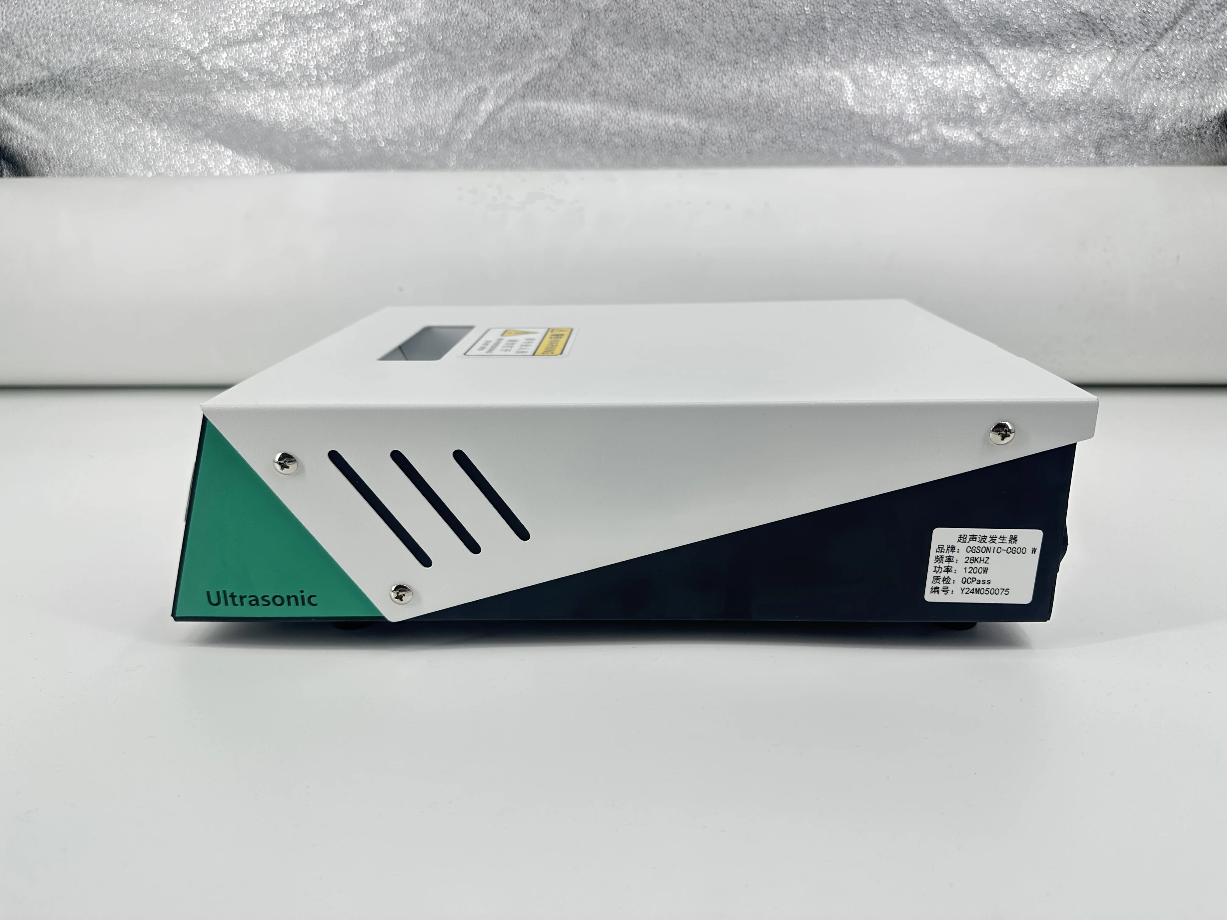 High Quality 2000W Ultrasonic Welding Generator 20kHz Automatic Frequency Tracking New Condition 220 V Voltage