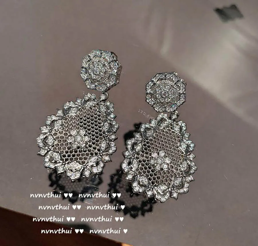 Brilliant Lace hollow classic Jewel Earrings for women Water Drop Flower Sparkling geometry vintage fine jewelry court ACC