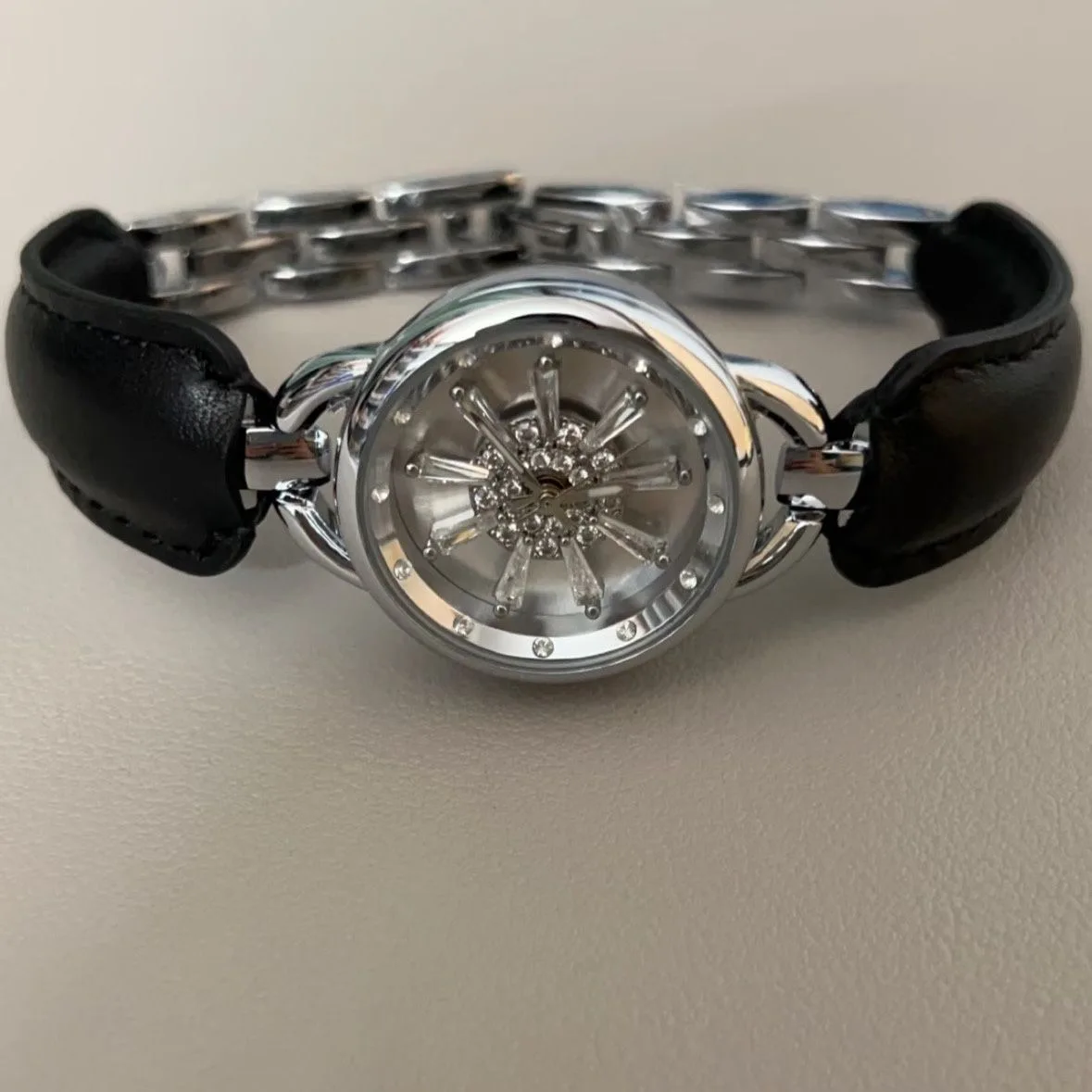 Women's High-quality Watch Silver Black Creative Chic Quartz Watch Leather Stainless Steel Strap Lady's Clock Bracelet Gift