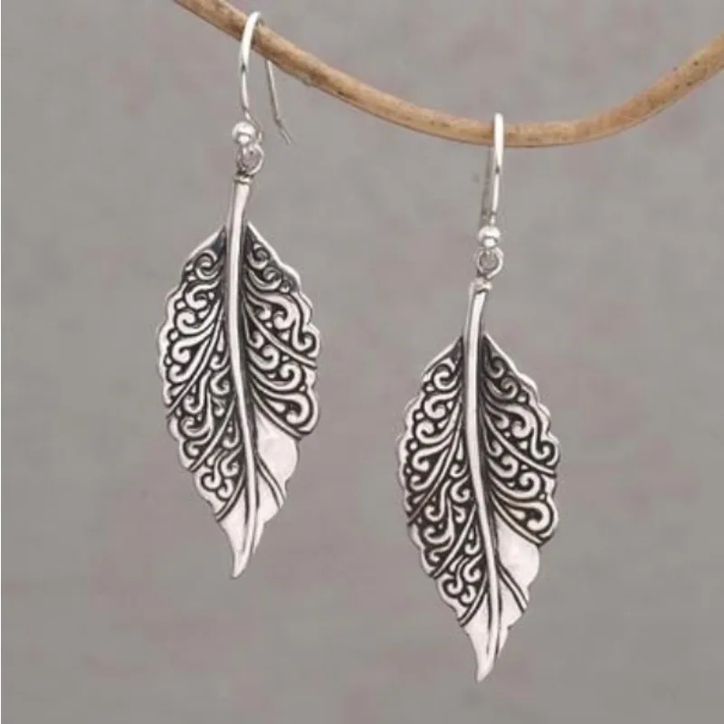

Vintage Leaf Round Inlaid Grave Earrings Geometric Creativity Silver Color Dangle Earrings for Women Jewelry