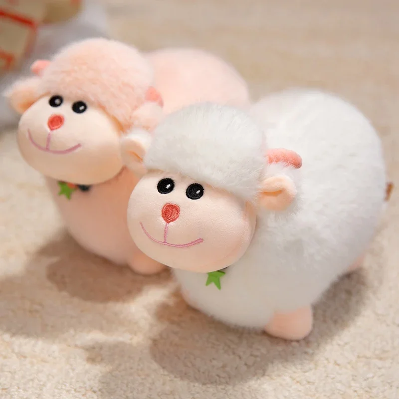 

Мягкая плюшевая игрушка-овечка в мультяшном стиле, милая белая и розовая улыбающаяся овечка, подарок на день рождения, декор для дома и спальни