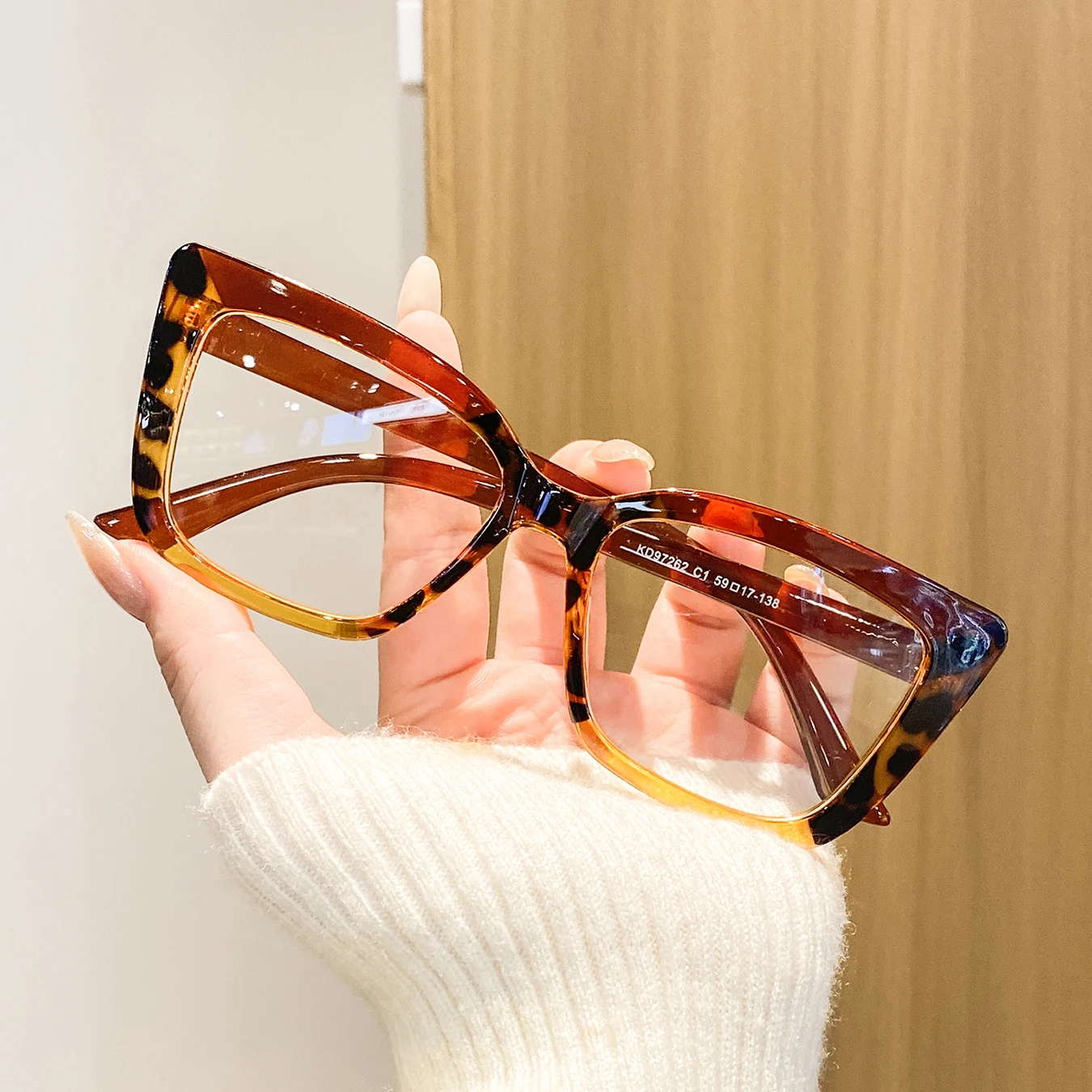 1 Pair of Women's Full-Frame Rectangular Cat-Eye Decorative Glasses, Stylish and Elegant, Casual and Fashionable, Make the Face Look Smaller, Suitable for Daily Commuting, Leisure, Shopping, and Friends' Gatherings