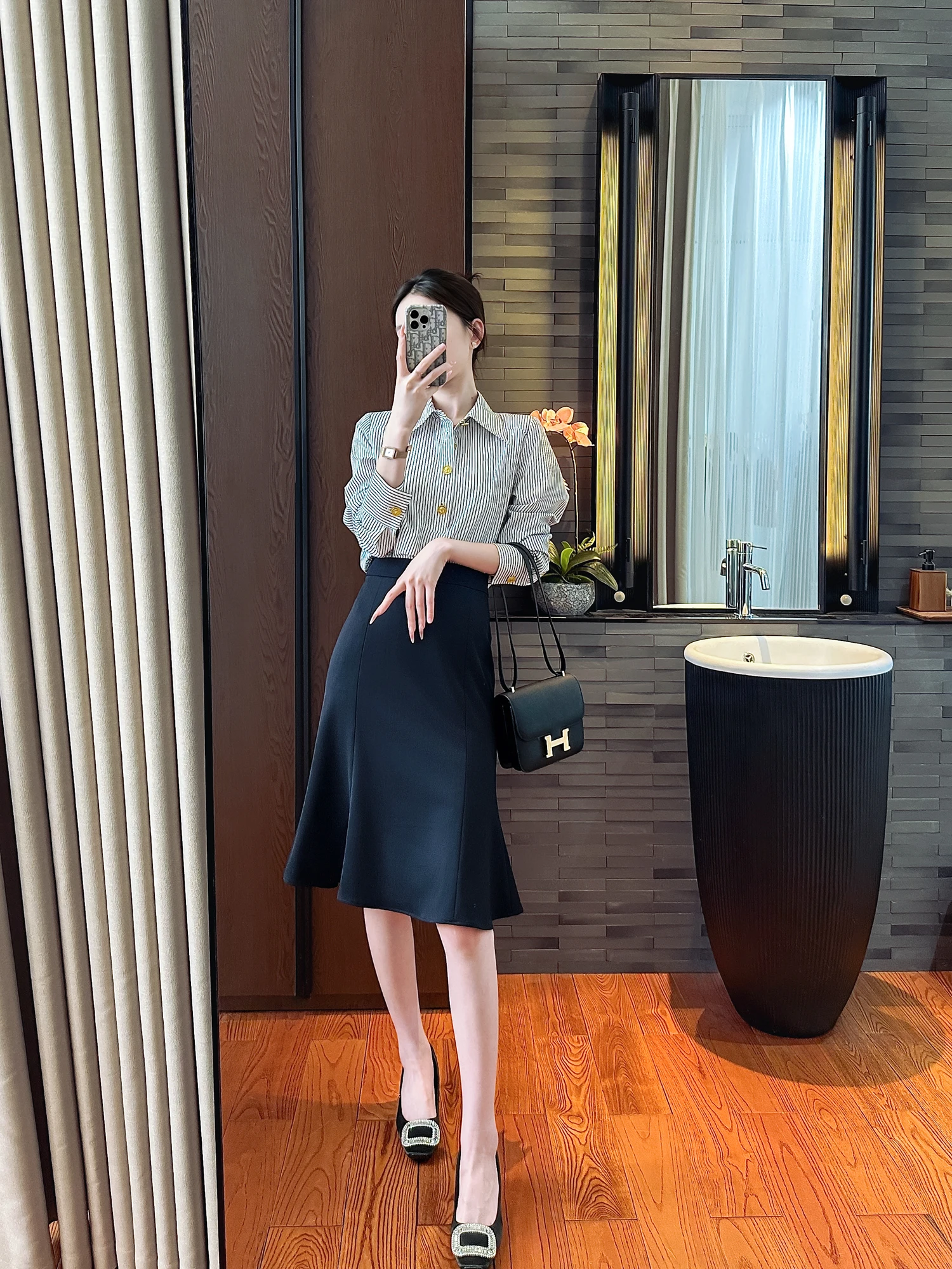 

Модный комплект: полосатая рубашка и юбка-русалка, элегантный, с длинным рукавом, V-образным вырезом, на пуговицах, приталенный, для женщин, осенняя одежда