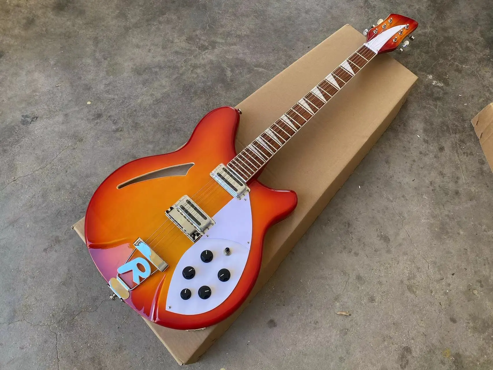 Semi Hollow Body Electric Guitar Cherry Sunburst Color, R Shaped Tailpiece, 24 Frets Rosewood Fretboard, 6 String Guitarra