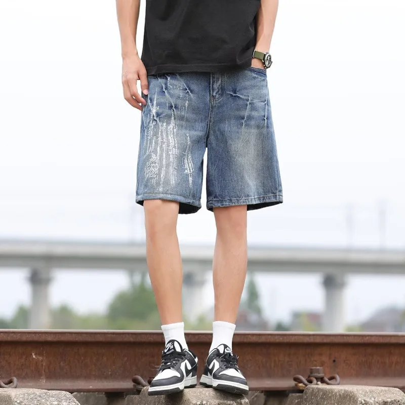 Celana Pendek Pria Motif Grafiti Heavy-Duty Washed, Model Longgar Street Style, Potongan Lurus, Panjang Setengah Betis, Cocok untuk Musim Panas