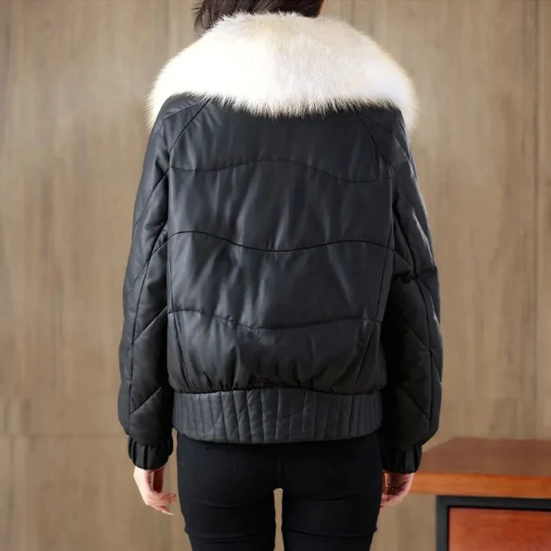 Piumino corto in cotone da donna Autunno/Inverno 2025 Addensare imitazione collo in pelliccia di volpe Giacche in cotone in pelle Cappotto da moto femminile
