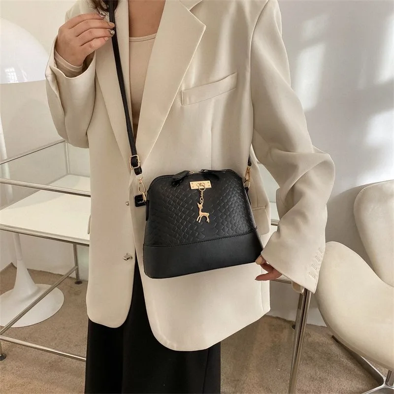 PU Leather Women Shoulder Bag Female Deer Toy Pendant Handbags Girl Small Crossbody Bag Fashion Shell Shape Messenger Bag Bolsos