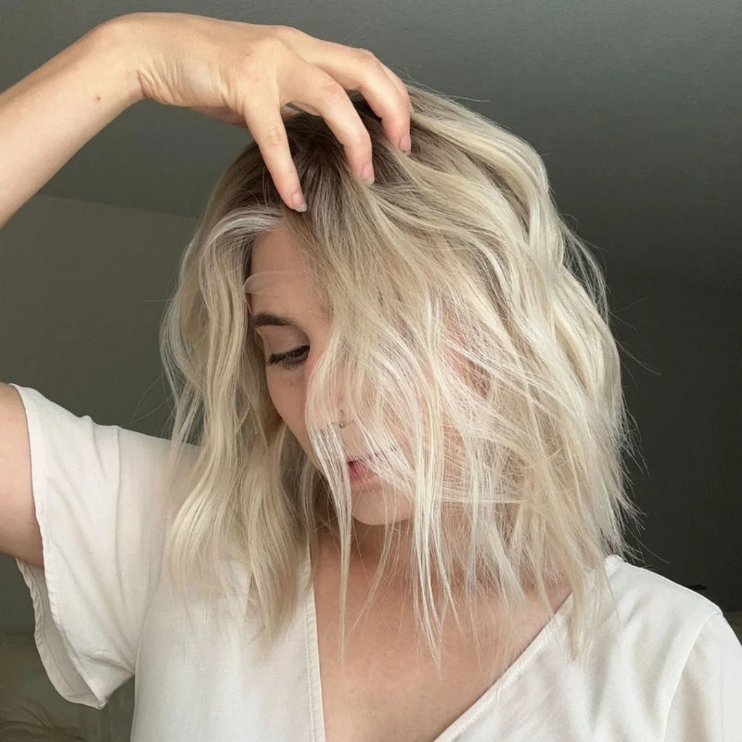 

12 Inch Short Bob Water Wave Wigs For Women Ombre White Ash Blonde Wig Middle Part Synthetic Lace Frontal Wigs Costume Woman