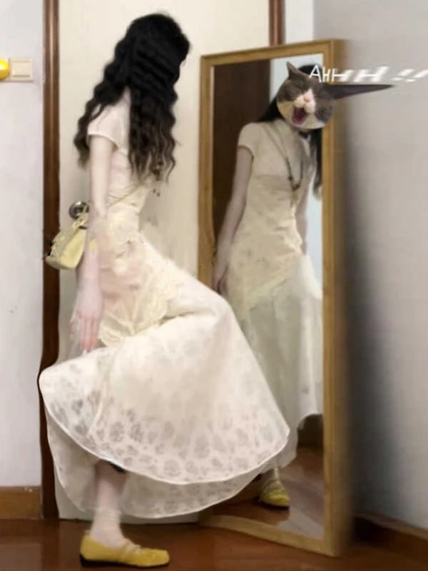 

Новый китайский комплект из двух предметов: розовая юбка с цветочным принтом и модифицированной талией, очень красивая, мягкая, с эффектом объема.