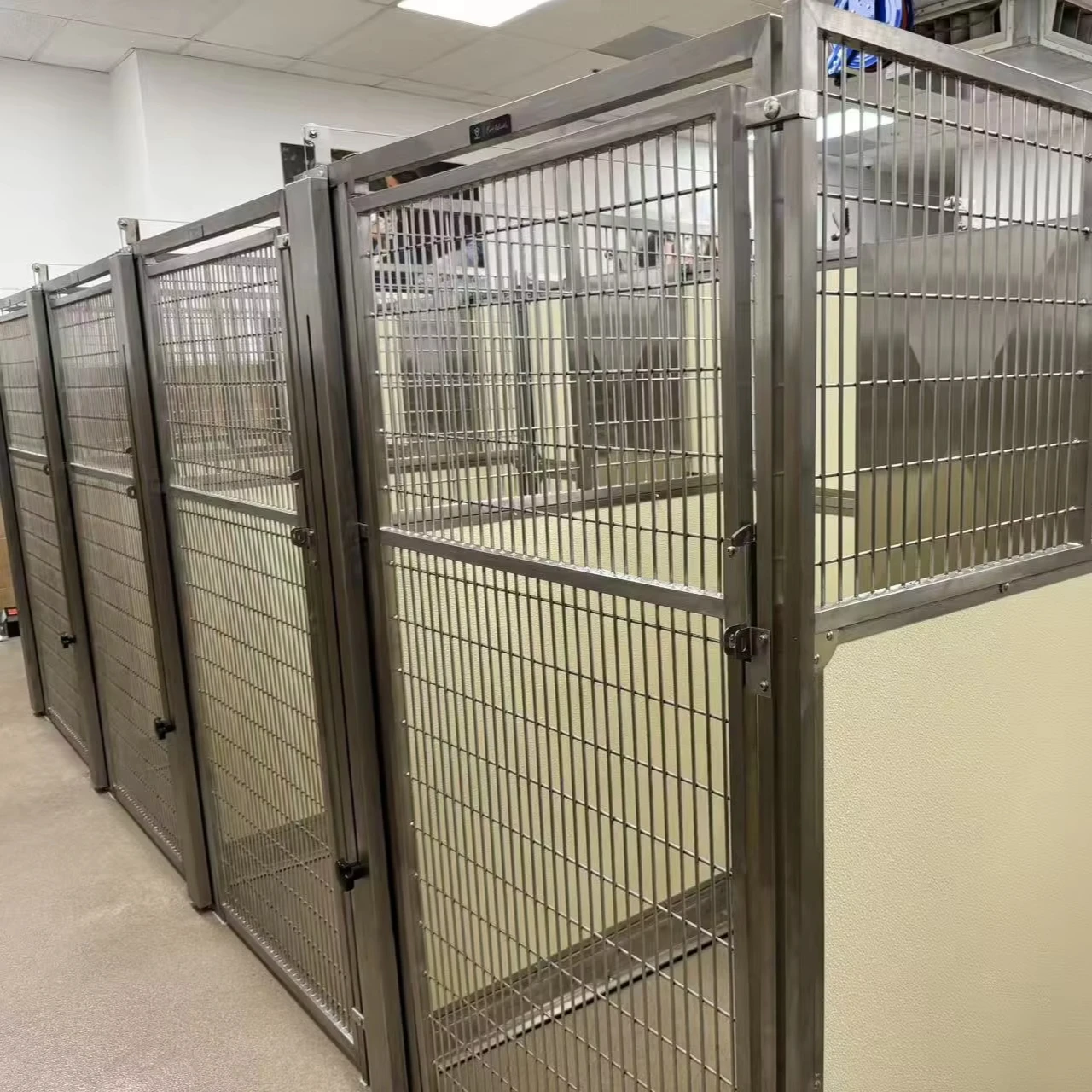 Multiple Material Customization Large Pet Enclosure Stainless Steel/Fiberglass/PVC/HDPE Luxurious Indoor Pet House