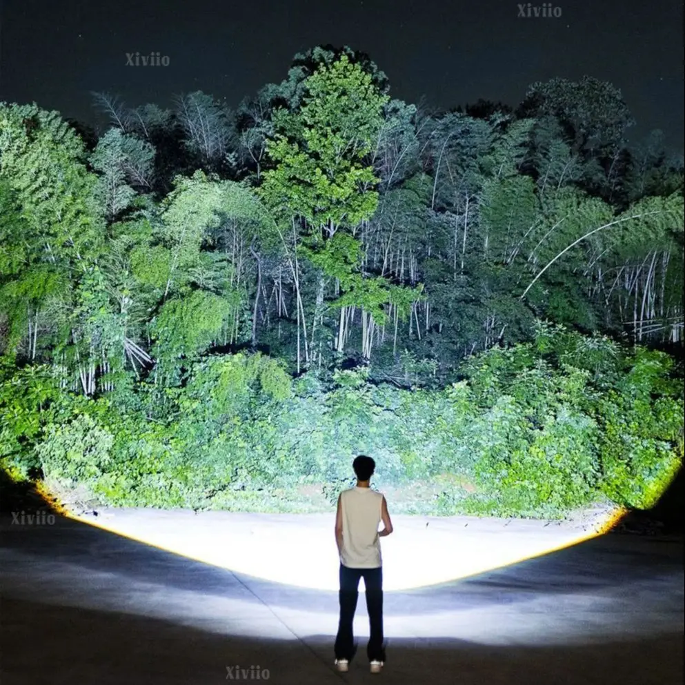 68000000LM Super LED Flashlains 15000mAh مضمّن بطارية معاد شحن Zoom 4km مصباح يدوي تكتيكي قوي