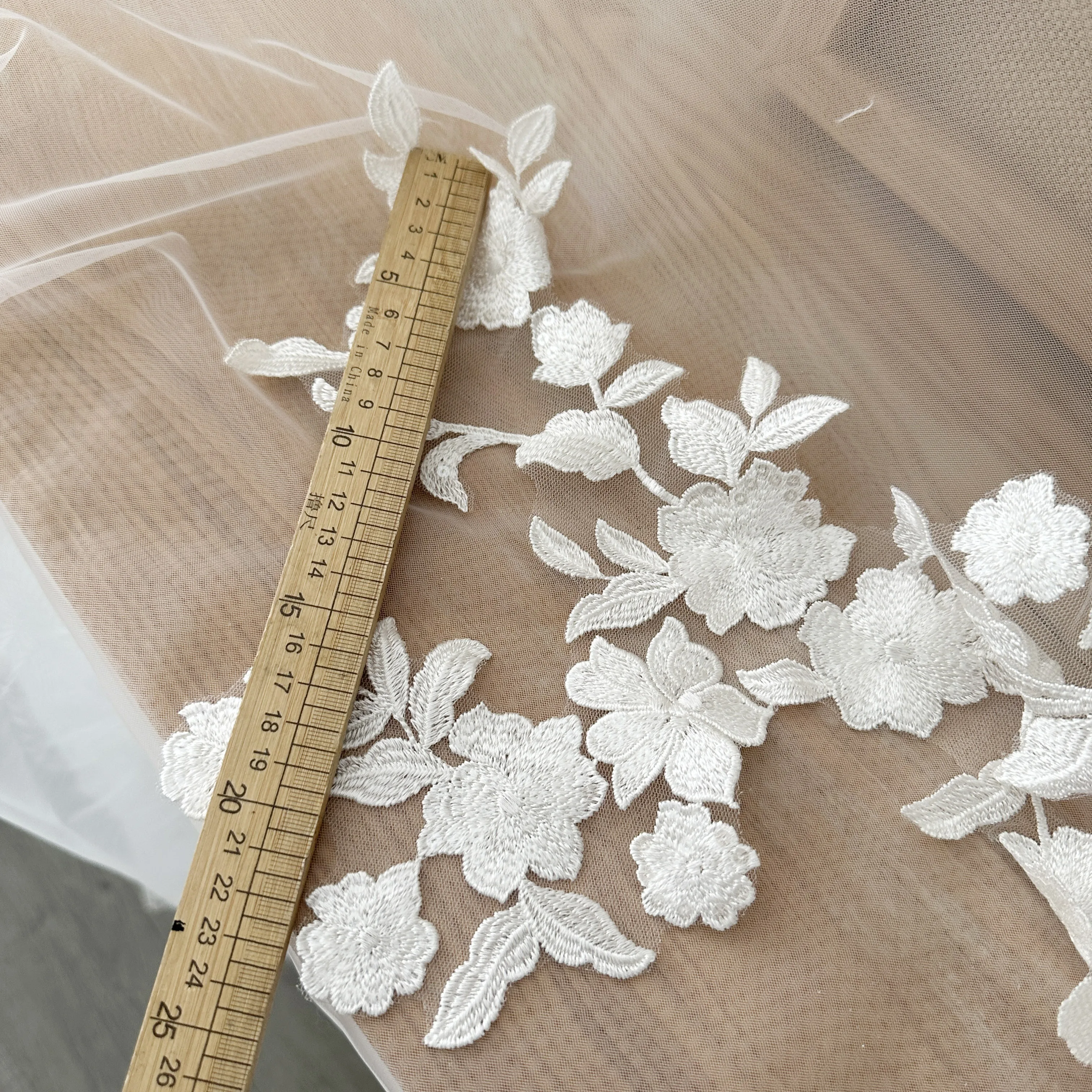 High Quality Flowers Leaves Pattern Sequins Lace Patch Embroidery Ivory Color Sewing on 1 Pair