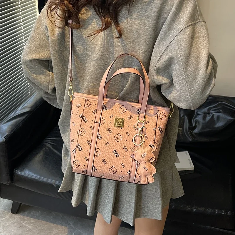 

Elegant Leather Shopper Bag for Women Paris Fashion Inspired Classic Large Capacity for Casual Business Use