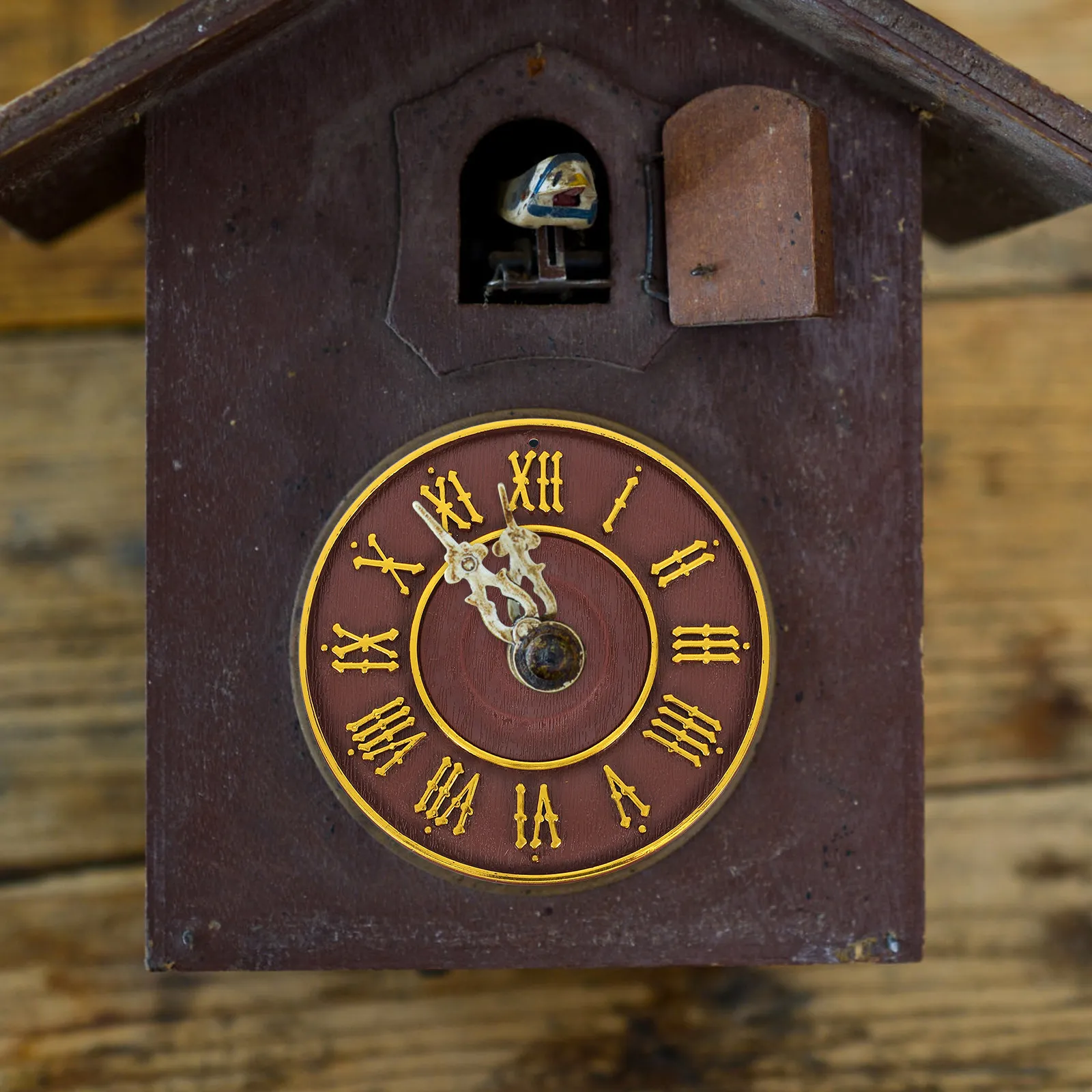 Traditional Cuckoo Clock Face with Swinging Pendulum and Animated Bird Feature Precise Timekeeping Vintage Elegance for Office