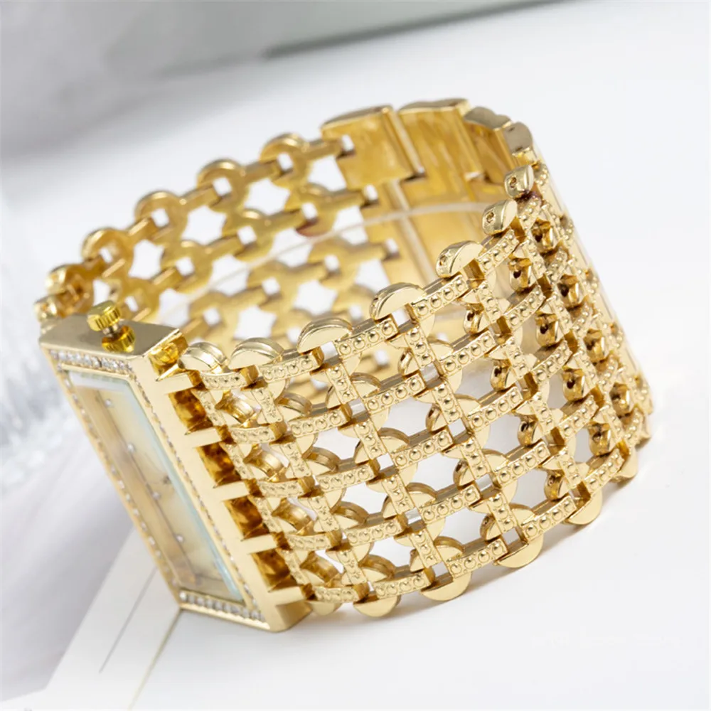 Luxury Fashion Women Watches Shining Dial Design Qualities Ladies Quartz Wristwatches Diamond Square Female Alloy bracelet Clock