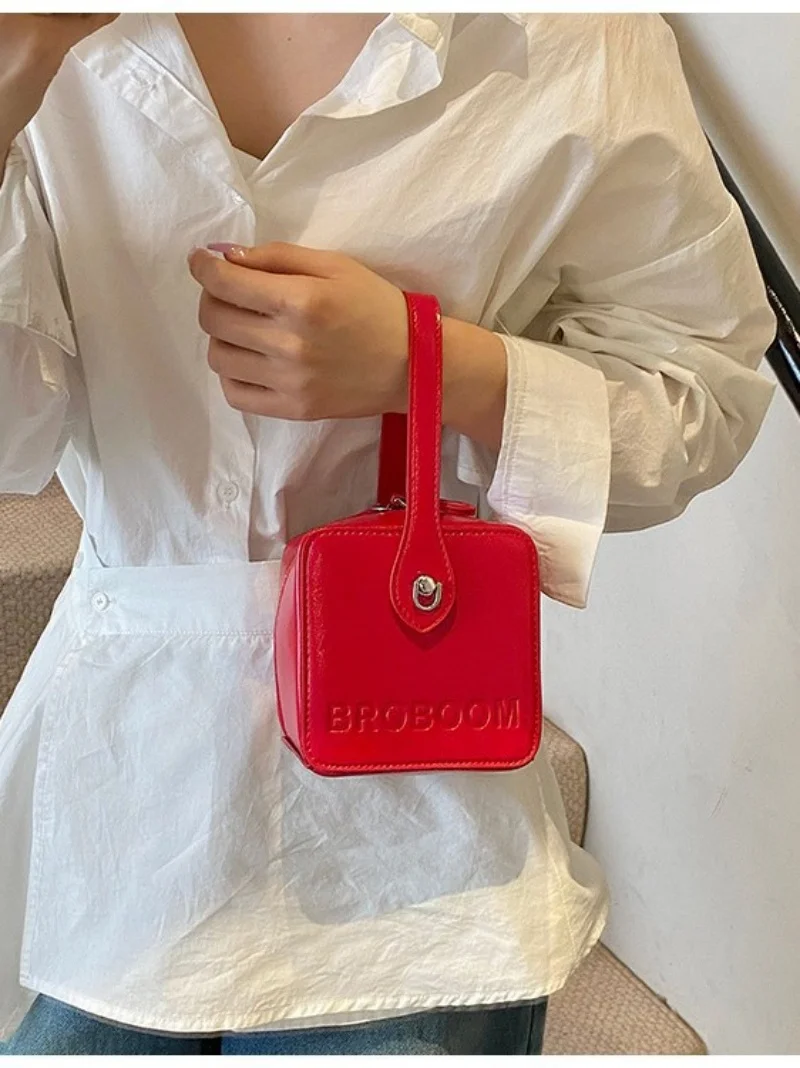 حقيبة يد بيضاء بسيطة للنساء في الصيف حقيبة صغيرة الحجم مع فضي عصري على طراز INS #6