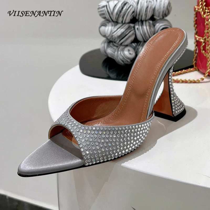 

Summer New Women's High Heel Slipper Crystal Decor Silk Slip on Mules Slides Sexy Pointed Toe Stiletto Fashion Party Runway Shoe