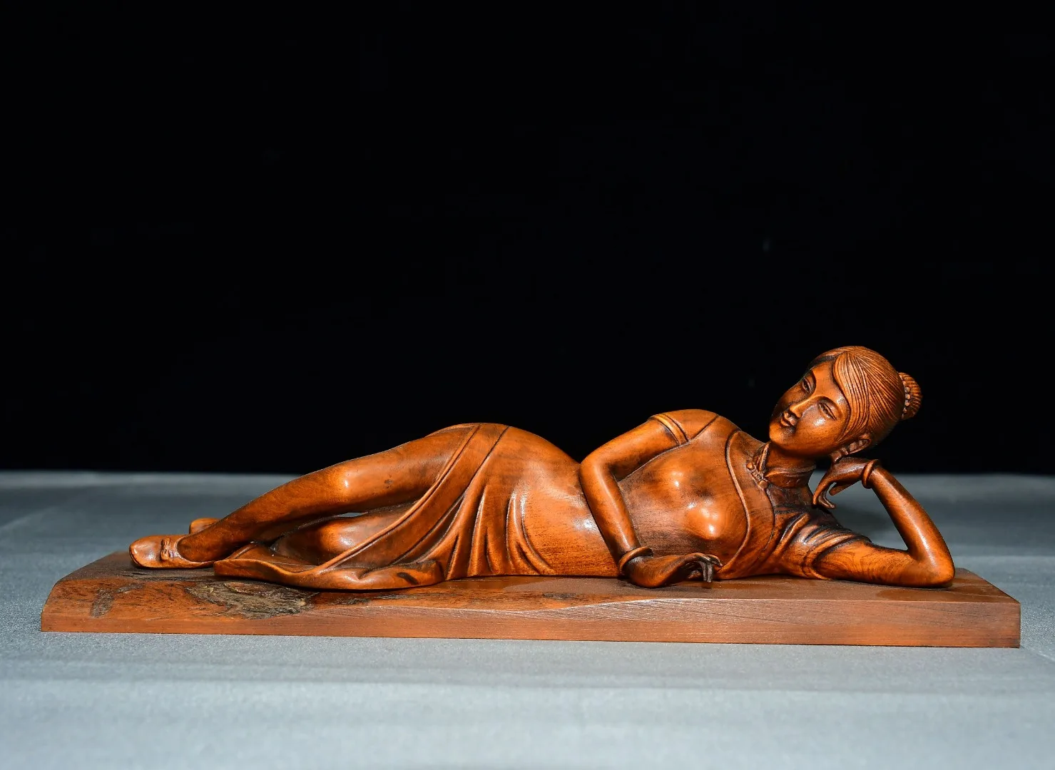 Old Boxwood Sleeping Beauty classical beauty Sleeping statue Model beauty Study Amass wealth Ornaments