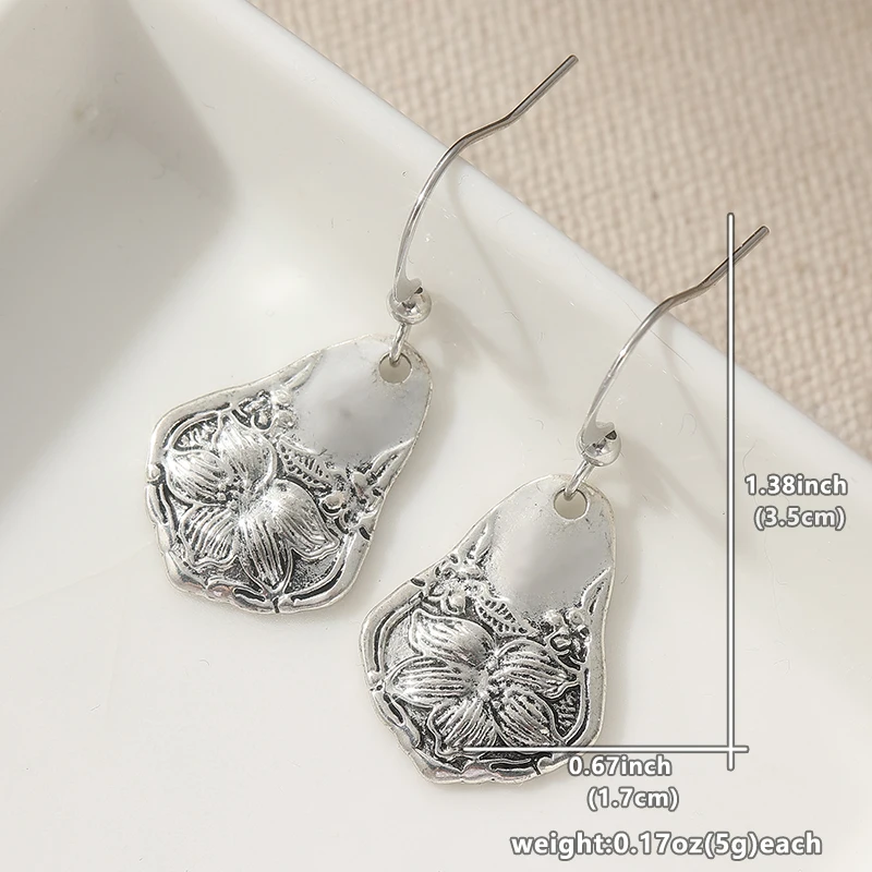 Vintage Silberfarbene Blumen-Ohrhänger für Damen Metall Handgeschnitzte Geometrische Ohrringe für Party und Alltag – Detail 3