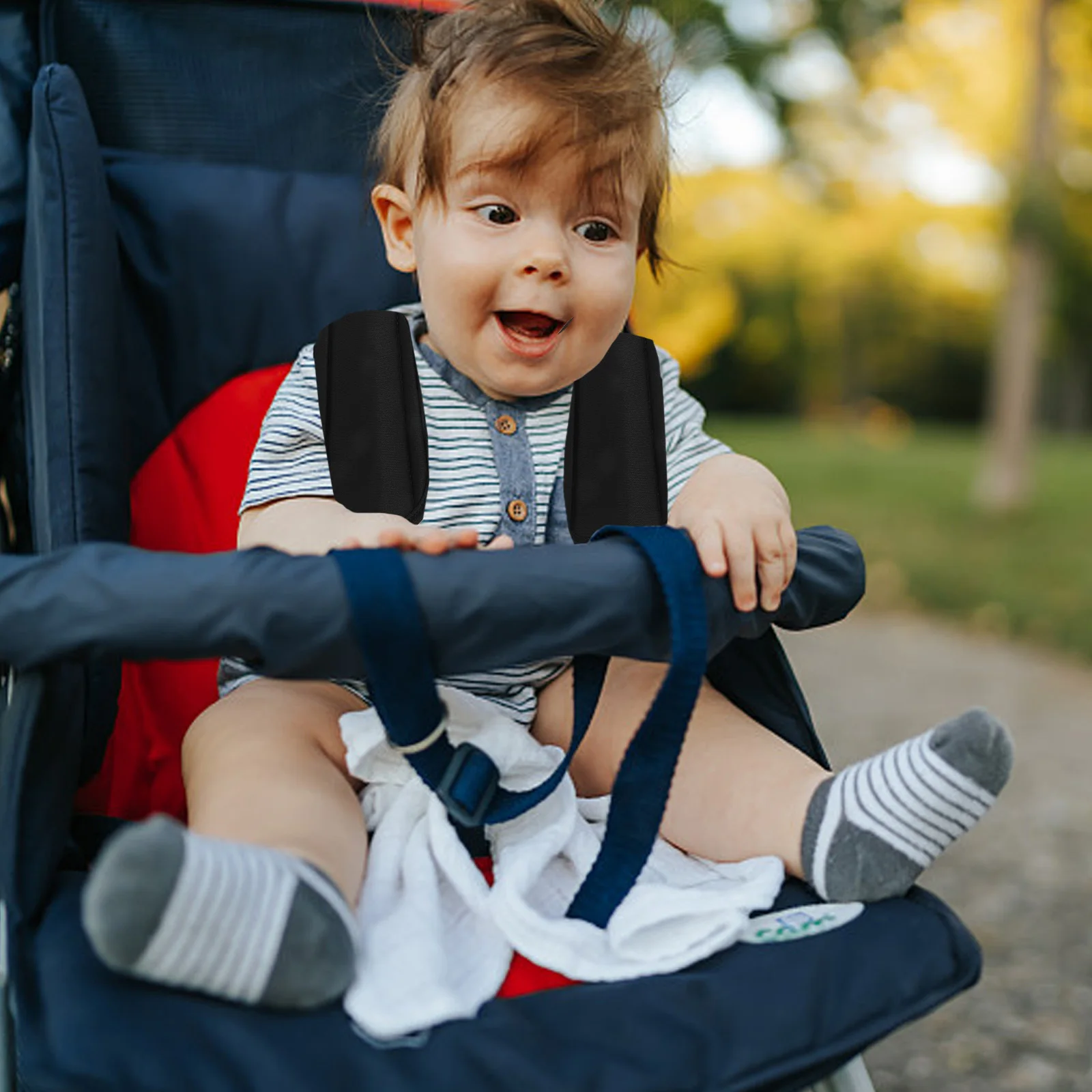 زوج واحد من وسادات الكتف الآمنة بحجم عالمي وغطاء مبطن ناعم لعربات الأطفال يحمي حزام الجلد
