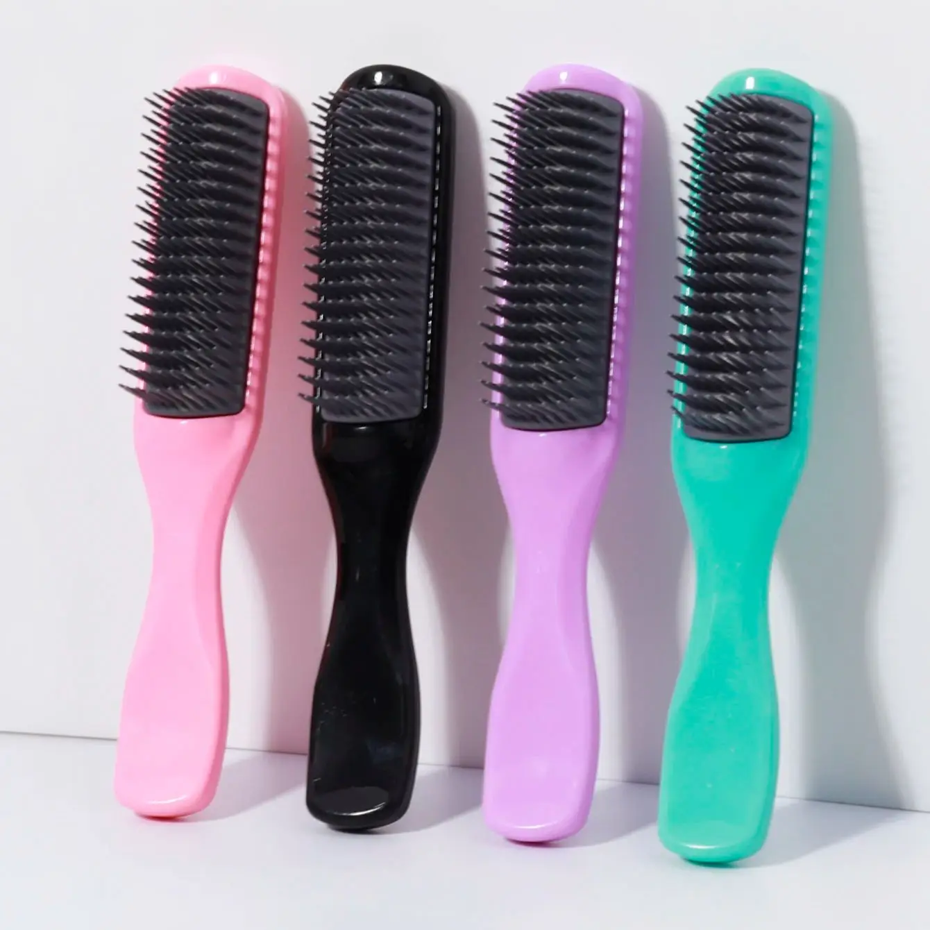 

Щетка для завивки волос с 9 рядами зубцов - для укладки причесок, подходит для ежедневного ухода и стайлинга волос, специально для париков из натуральных волос.