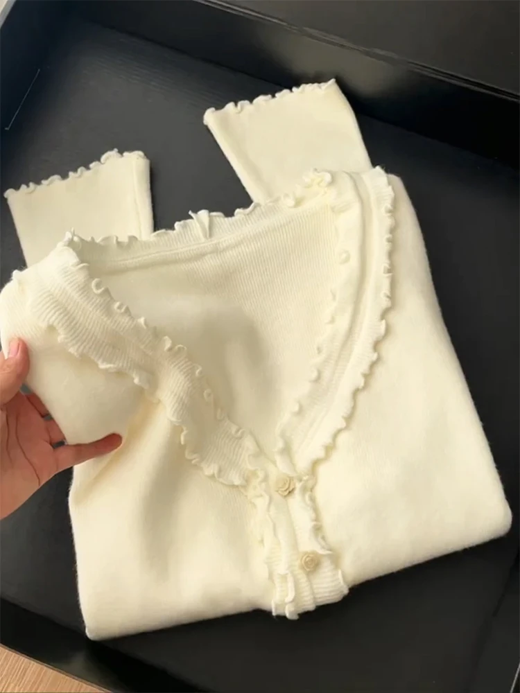 

Korean Sle Gentle Wind Wood ain V-ne Knitted Sweater Winter New Large Size Versatile Age Reduction Top