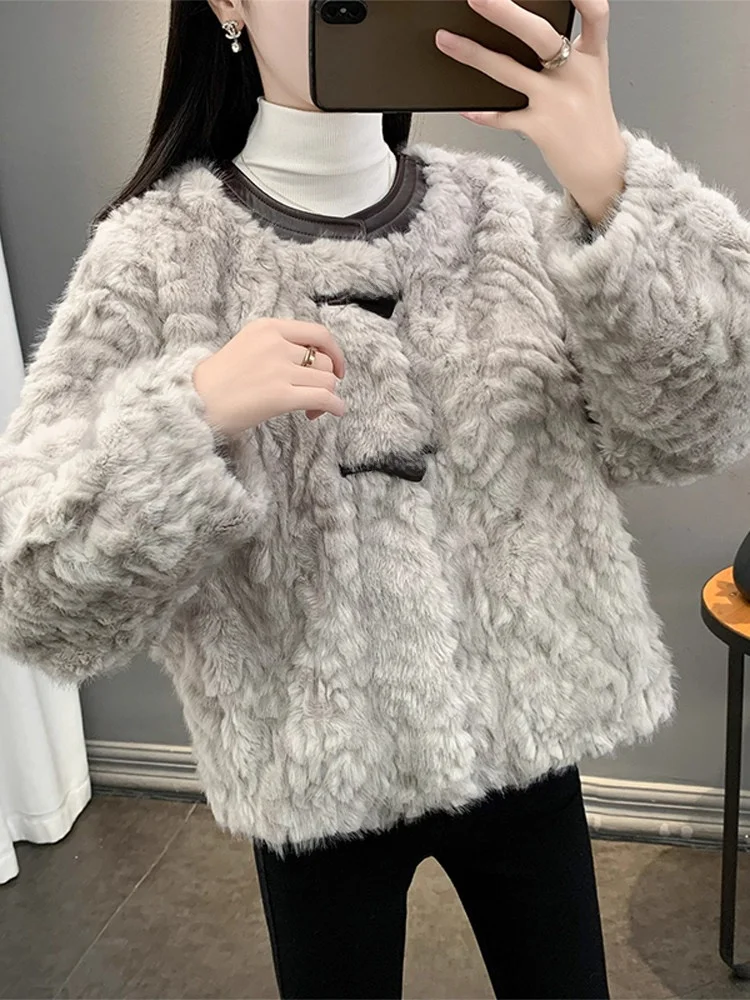 

Женская зимняя теплая куртка из искусственного меха норки с кожаными вставками, на пуговицах, с флисовой подкладкой, свободного кроя