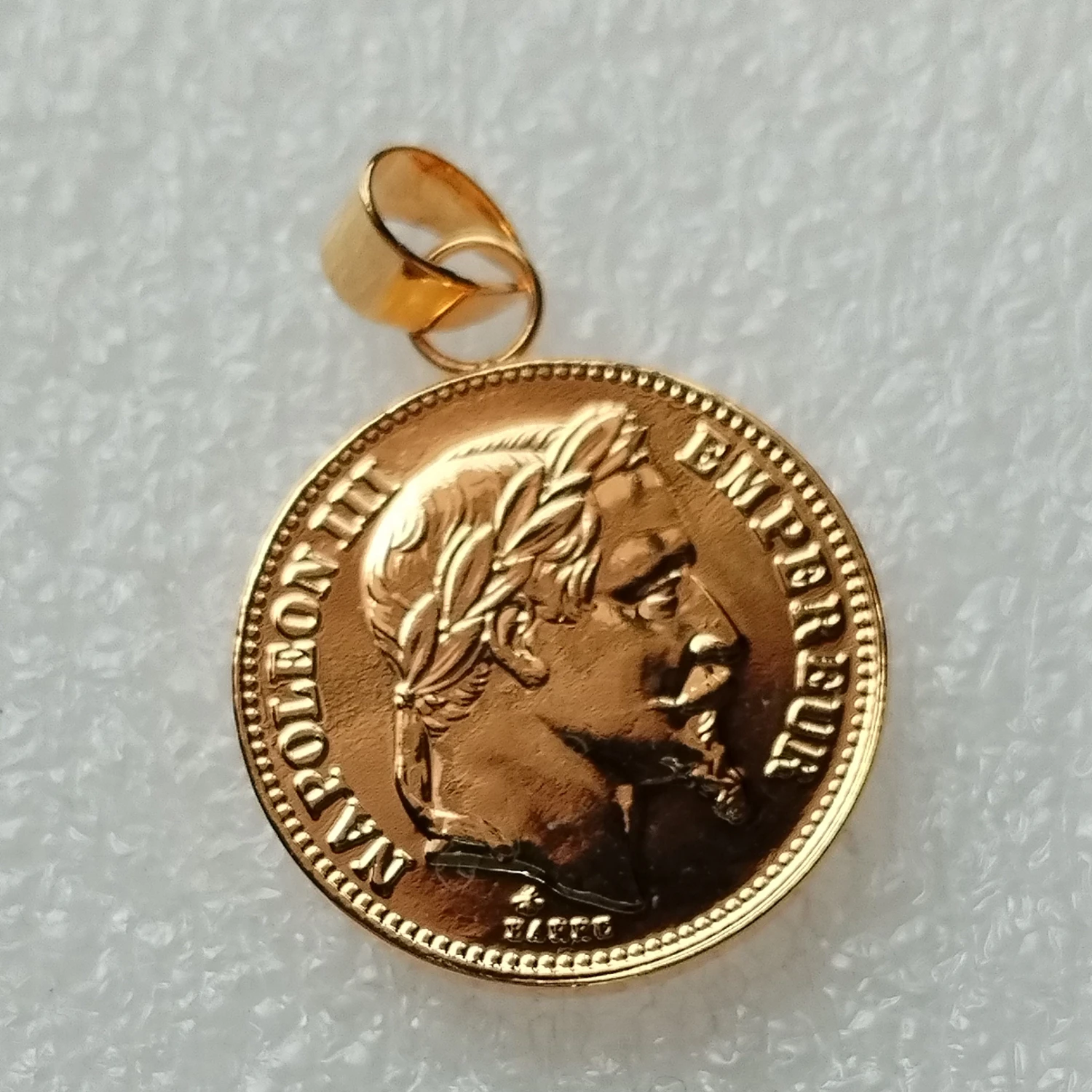 Beautiful Gold Plated Decorative Coin Pendants from Different State Festival Gift Coin