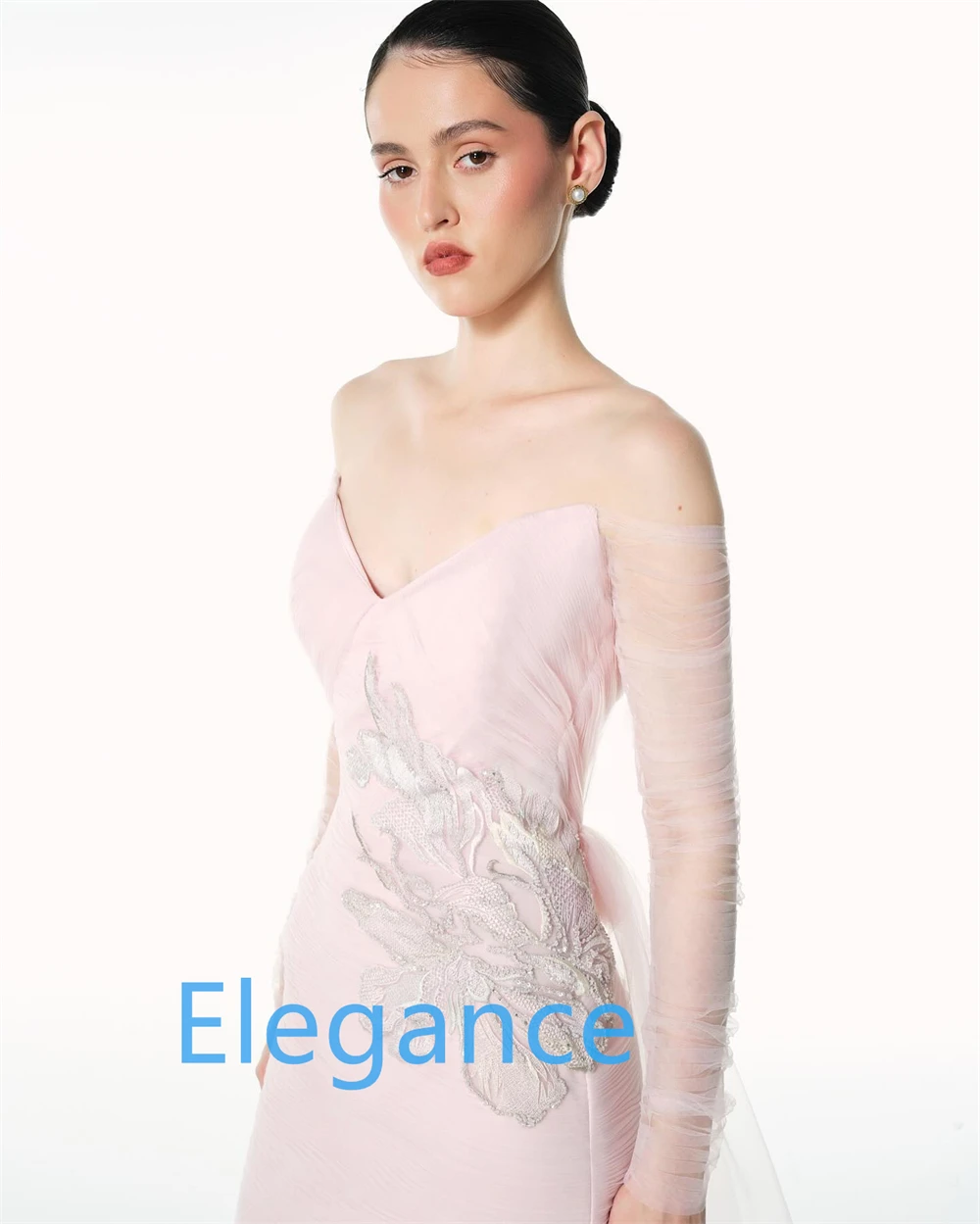 ชุดราตรีสีชมพูเรียบง่ายแบบสั่งตัด แขนยาว ดีไซน์หรูหรา ชุดงานเลี้ยง ชุดออกงาน  กระโปรงยาวลากพื้น  ชุดสำหรับโอกาสพิเศษ