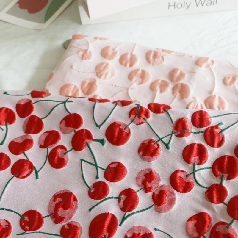 

Парча Жаккардовая Ткань Вишня Красная Розовая Вишня Фруктовое Платье Тренч Жилет Diy Мода Шитье Оптовая Ткань на метр Мягкая