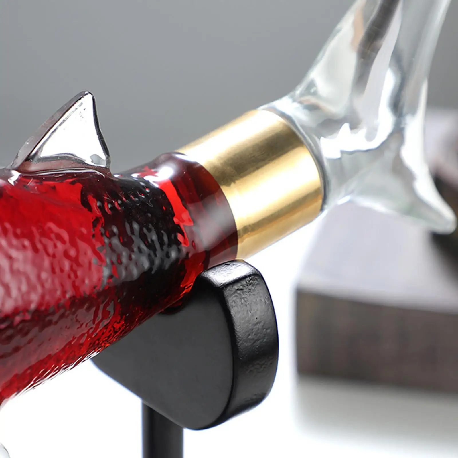 Wine Decanter Luxury Shark Shaped Hand Blown Wine Carafe for Bar Wine Set Gifts Transparent Wine Separator Red Wine Aerator