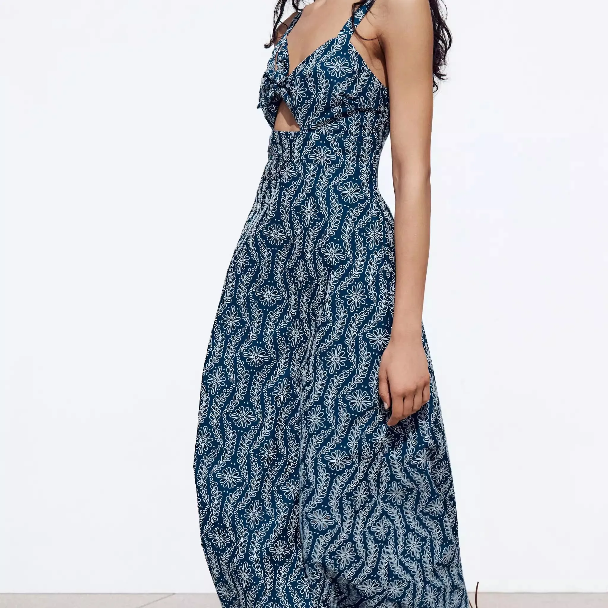 エレガントなハイウエストミディドレス刺繍入りグルーホローアウトノースリーブレディースファッション春夏新作ガウン