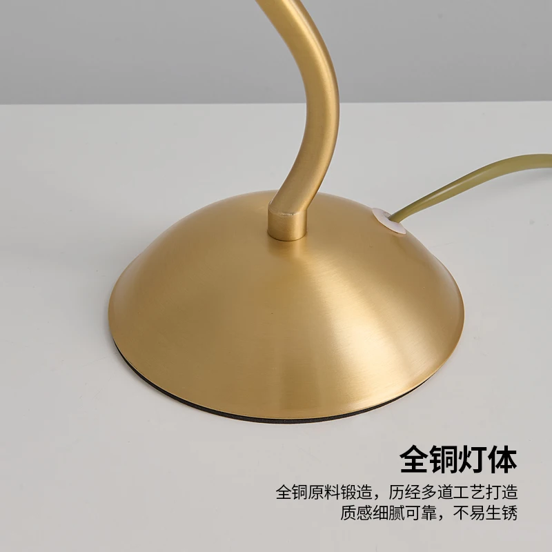 All-copper table lamp pleated girl retro table lamp medieval living room bedroom bedside ornament