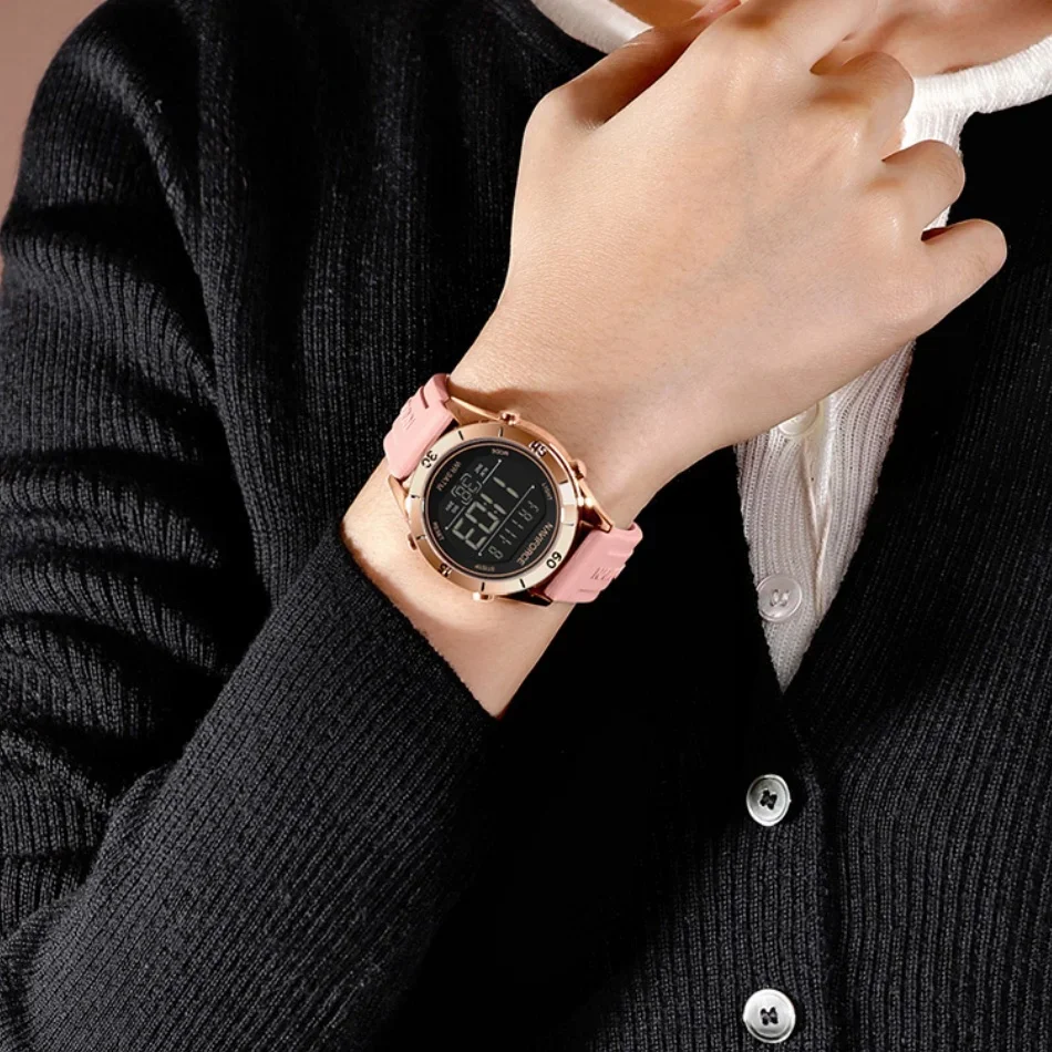 ساعة NAVIFORCE للنساء موضة رياضية مقاومة للماء LCD رقمية ليوم وتاريخ بسوار من السيليكون ساعة يد إلكترونية Relogio Feminino