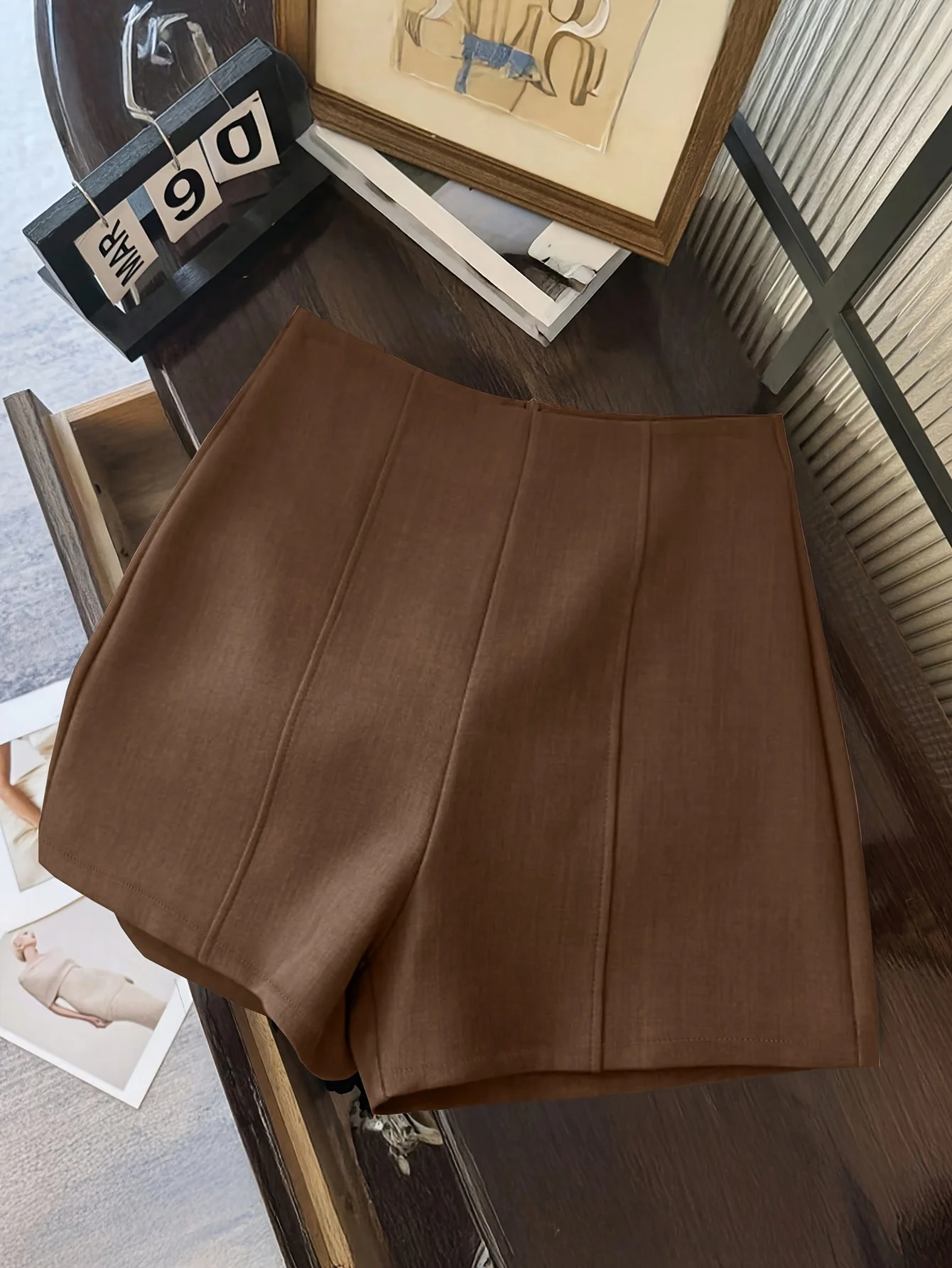 Fashion Minimalist High-Waisted Women's Hot Shorts with Back Zipper Closure, Ideal for Daily Commute, Dates & Romantic Occasions