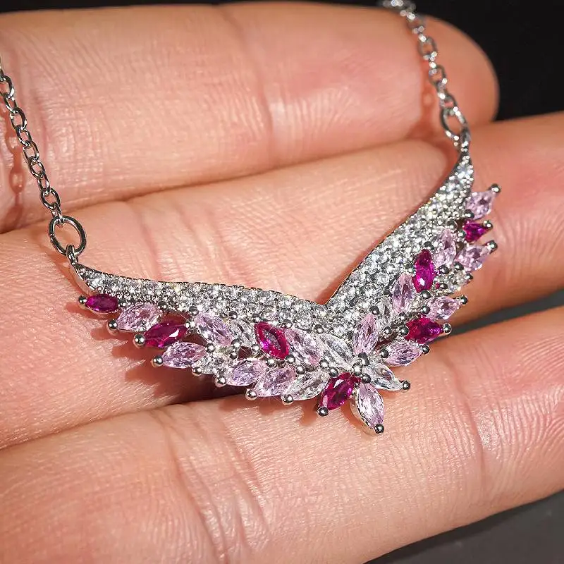 Huitan Wing Design Damen-Halskette mit ästhetischem Anhänger für Hochzeit, Verlobung, sanfte Accessoires, trendiger Partyschmuck mit glänzendem CZ