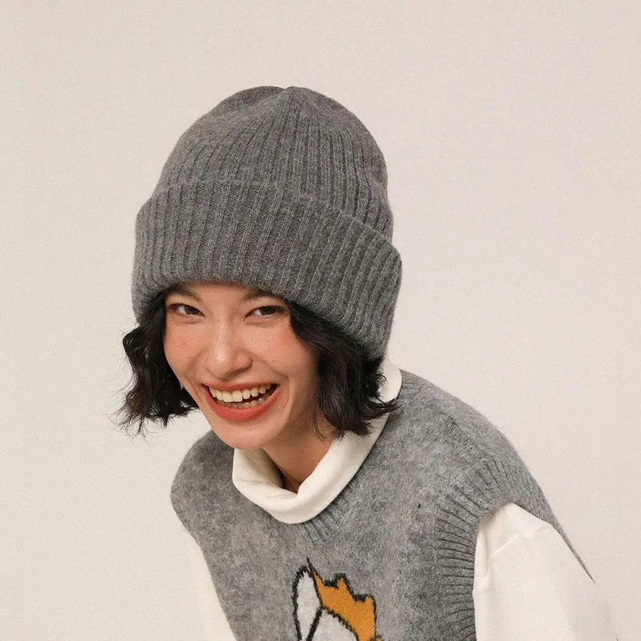 

Warm and Thick Knitted Hat for Women in Autumn and Winter, Big Head Cover, Plain Hairline Cold Hat