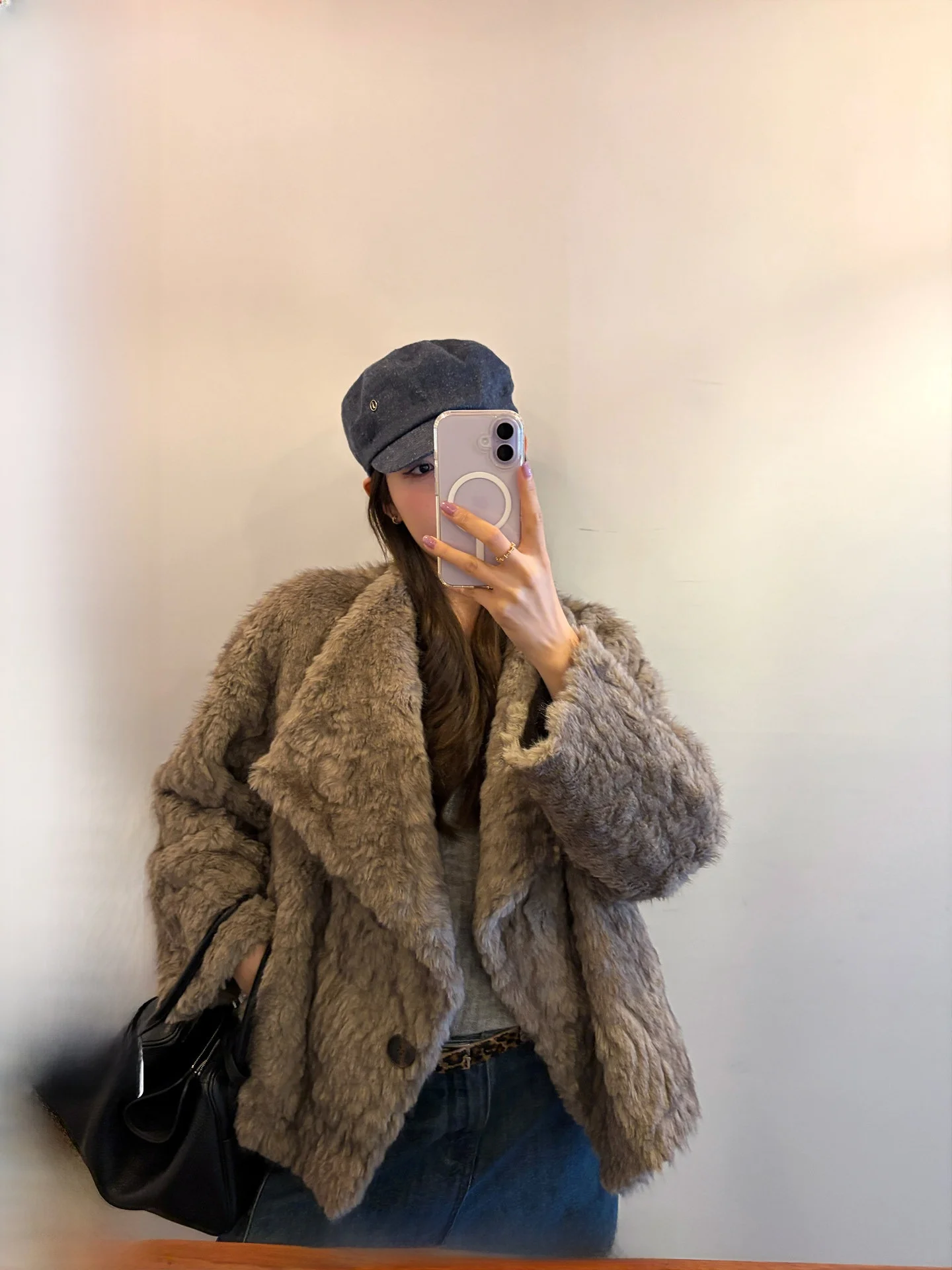 

Теплая флисовая куртка Ranwear с длинными рукавами и застежкой на пуговицах, из экологически чистого искусственного меха под овчину, с интегрированной отделкой под кожу и шерсть, с сумкой через плечо